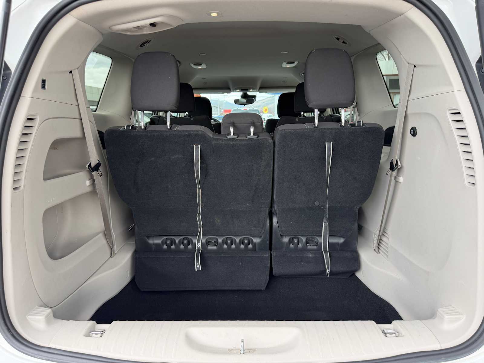 Thumbnail: 2023 Chrysler Voyager - 10