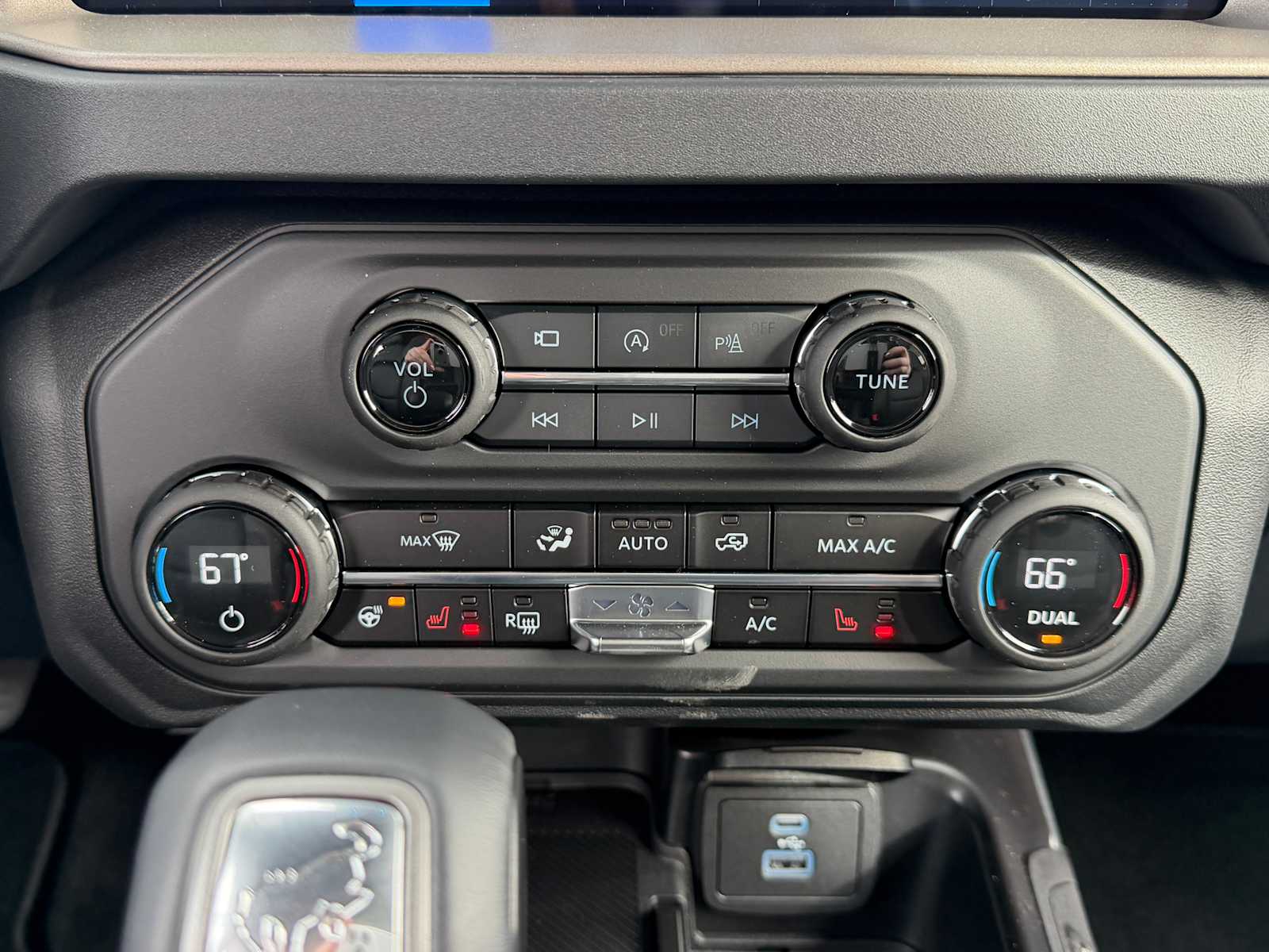 Thumbnail: 2025 Ford Bronco - 18