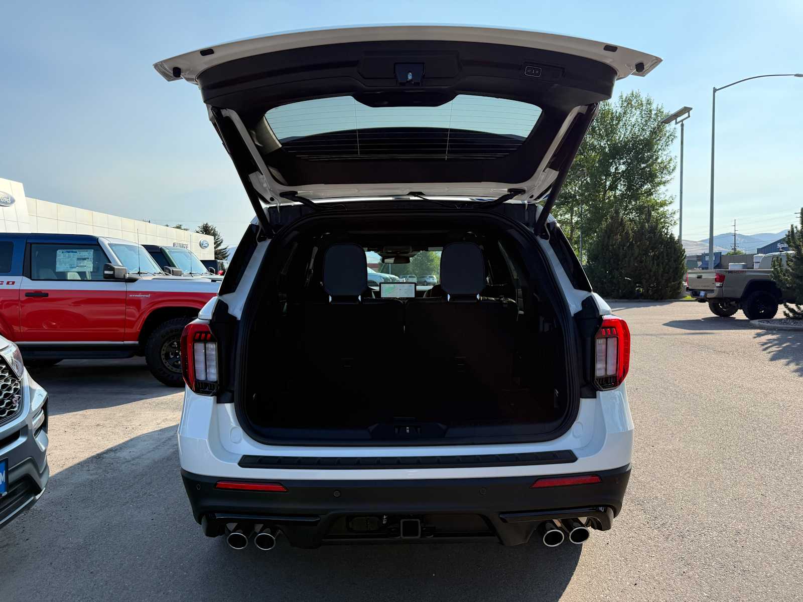 Thumbnail: 2025 Ford Explorer - 9