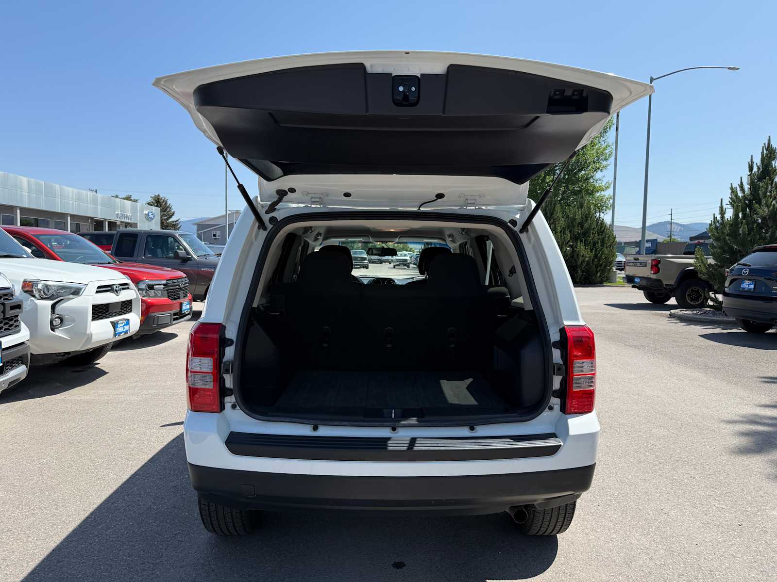 Thumbnail: 2017 Jeep Patriot - 9