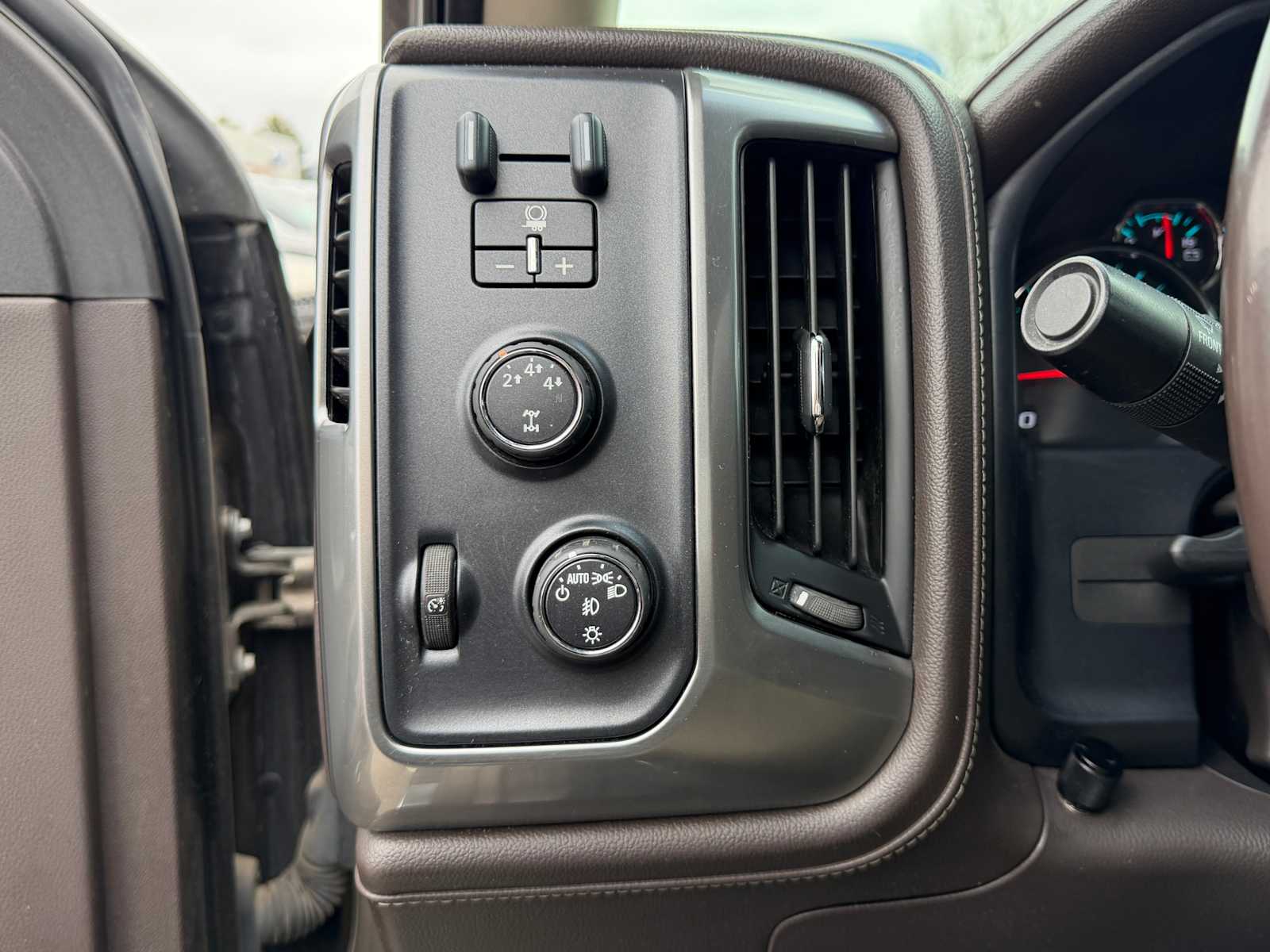 Thumbnail: 2015 Chevrolet Silverado 2500 - 10