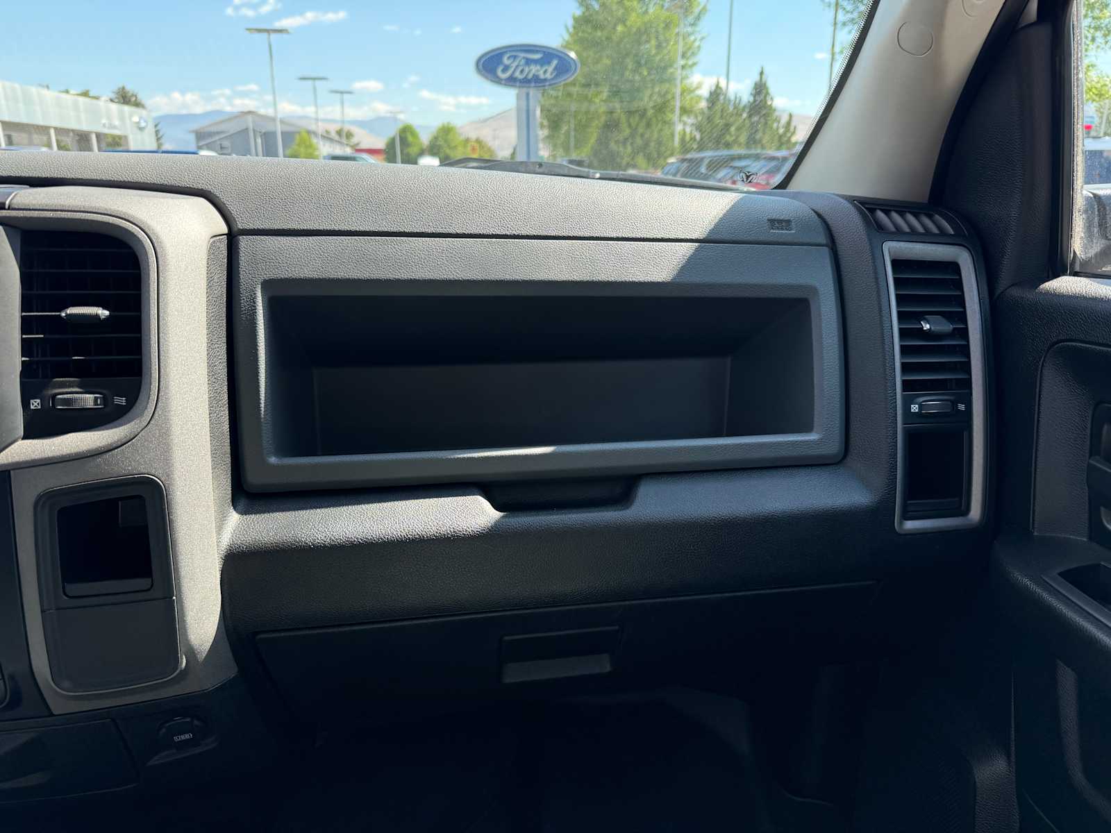 Thumbnail: 2019 RAM 1500 Classic - 21