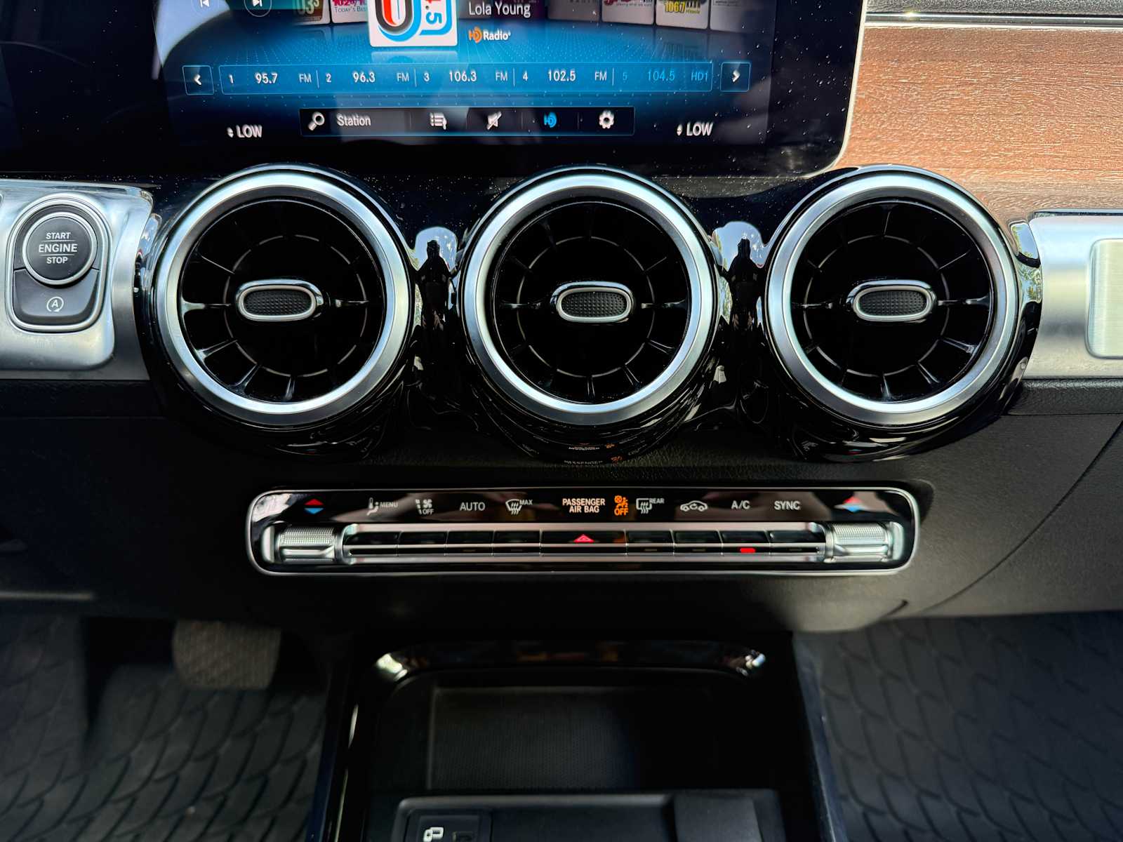 Thumbnail: 2020 Mercedes-Benz GLB - 17