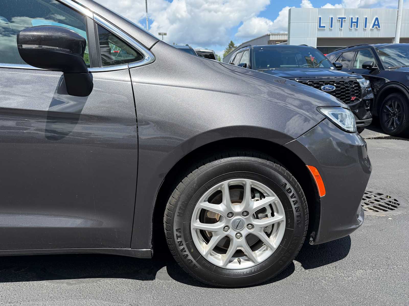 Thumbnail: 2023 Chrysler Pacifica - 5
