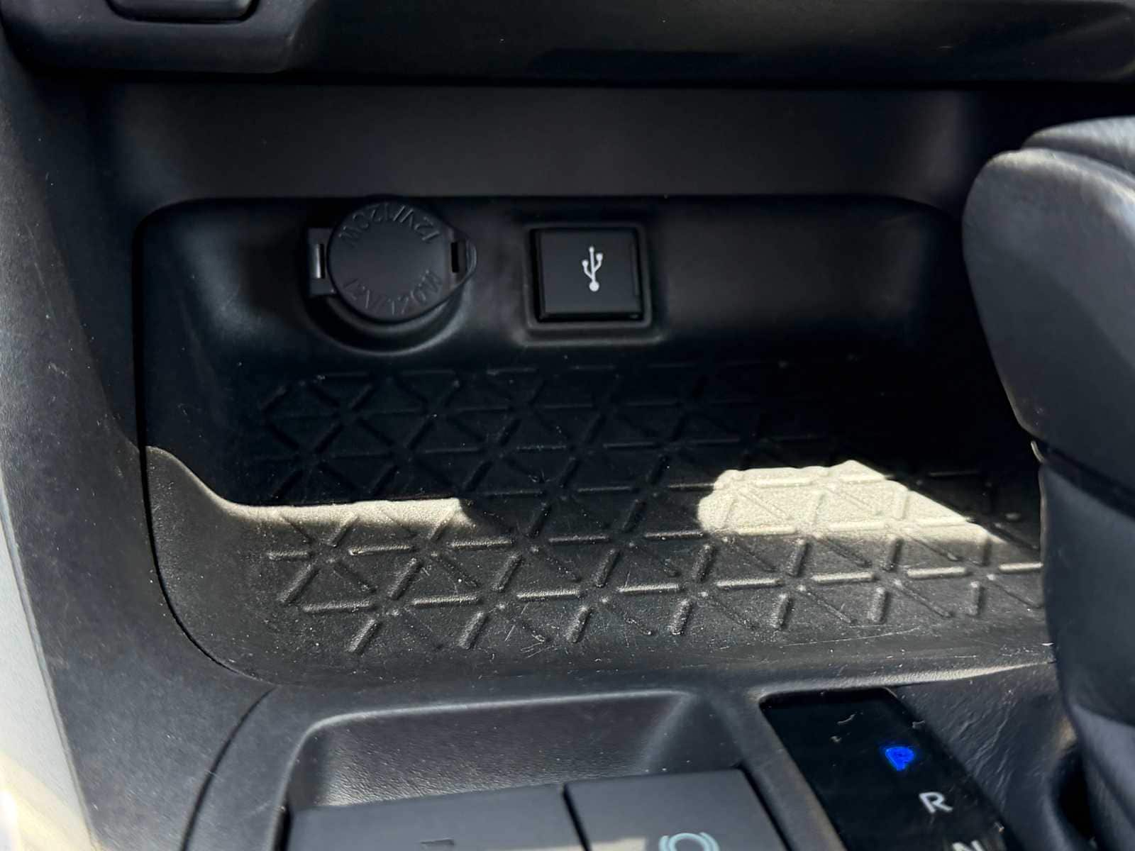 Thumbnail: 2021 Toyota RAV4 - 17