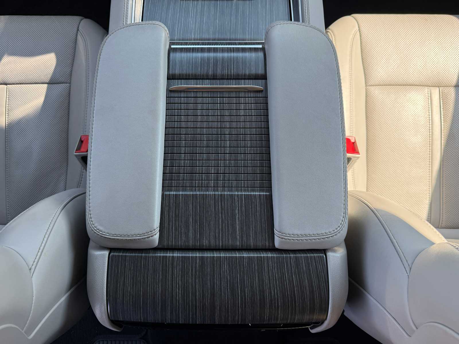 Thumbnail: 2023 Jeep Wagoneer - 20