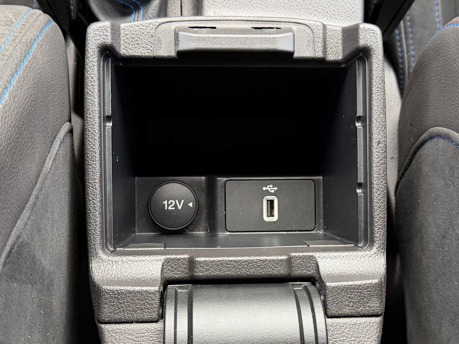 Thumbnail: 2017 Ford Focus - 25