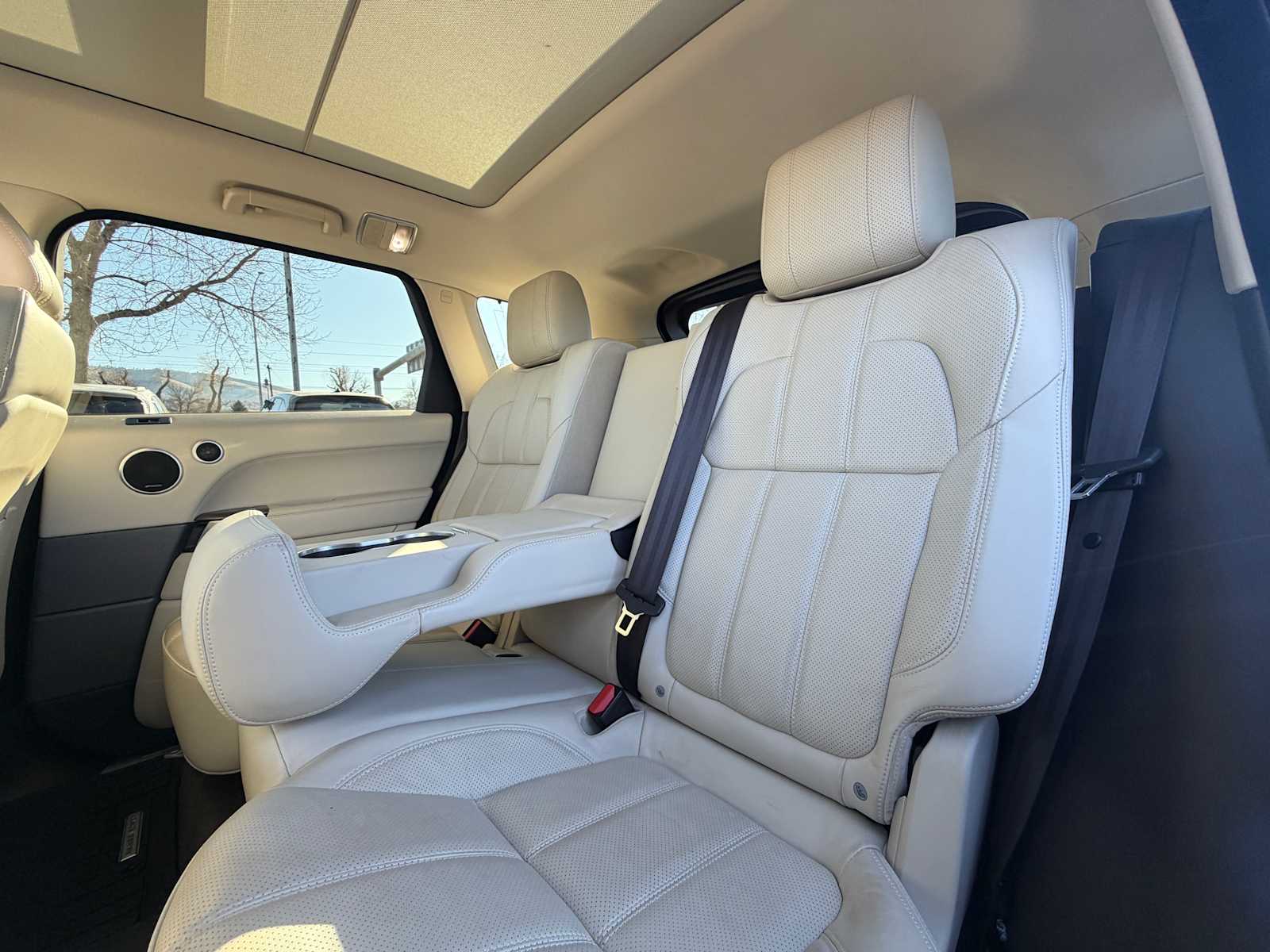 Thumbnail: 2017 Land Rover Range Rover Sport - 25