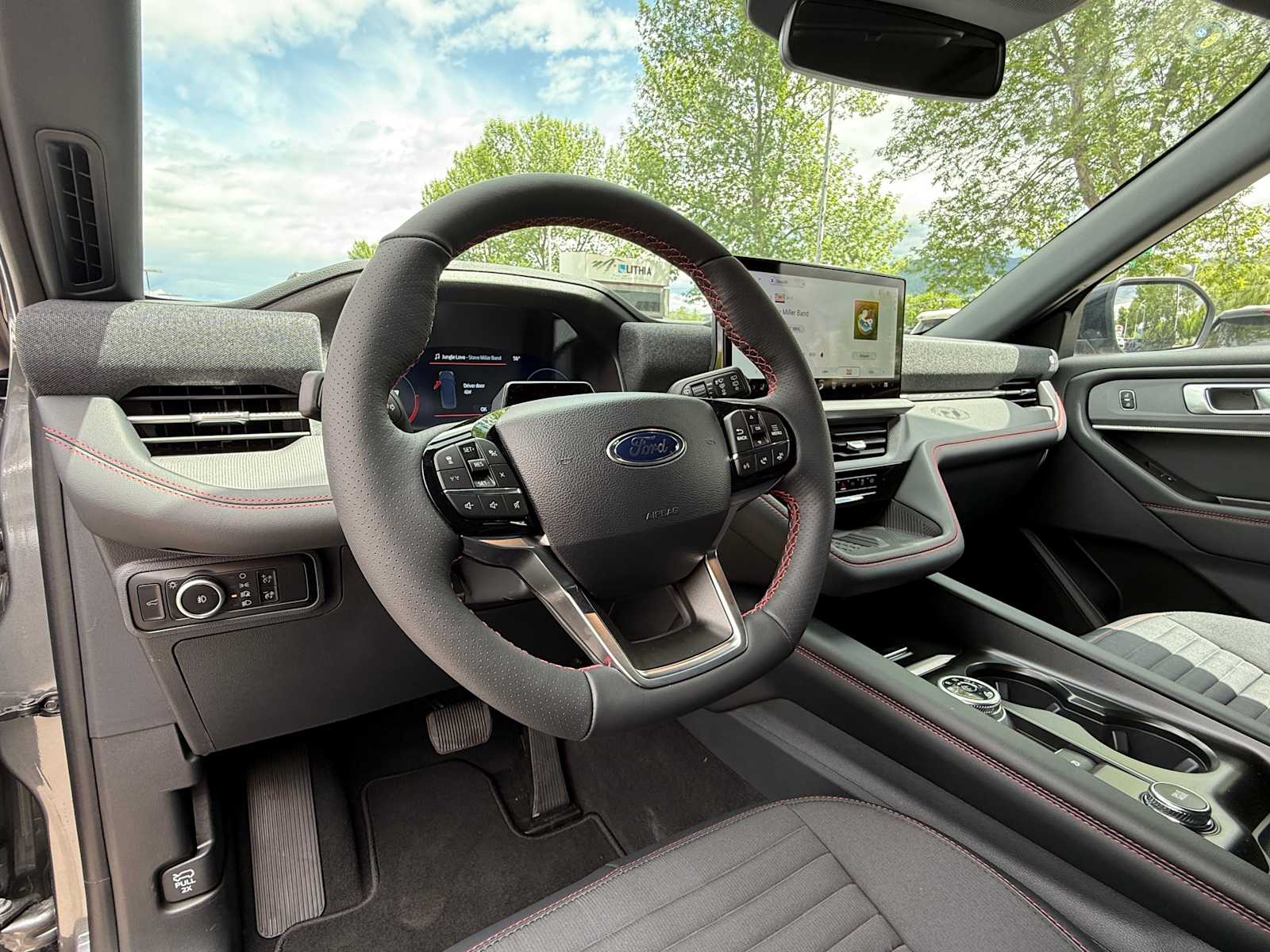 2025 Ford Explorer ST-Line 14