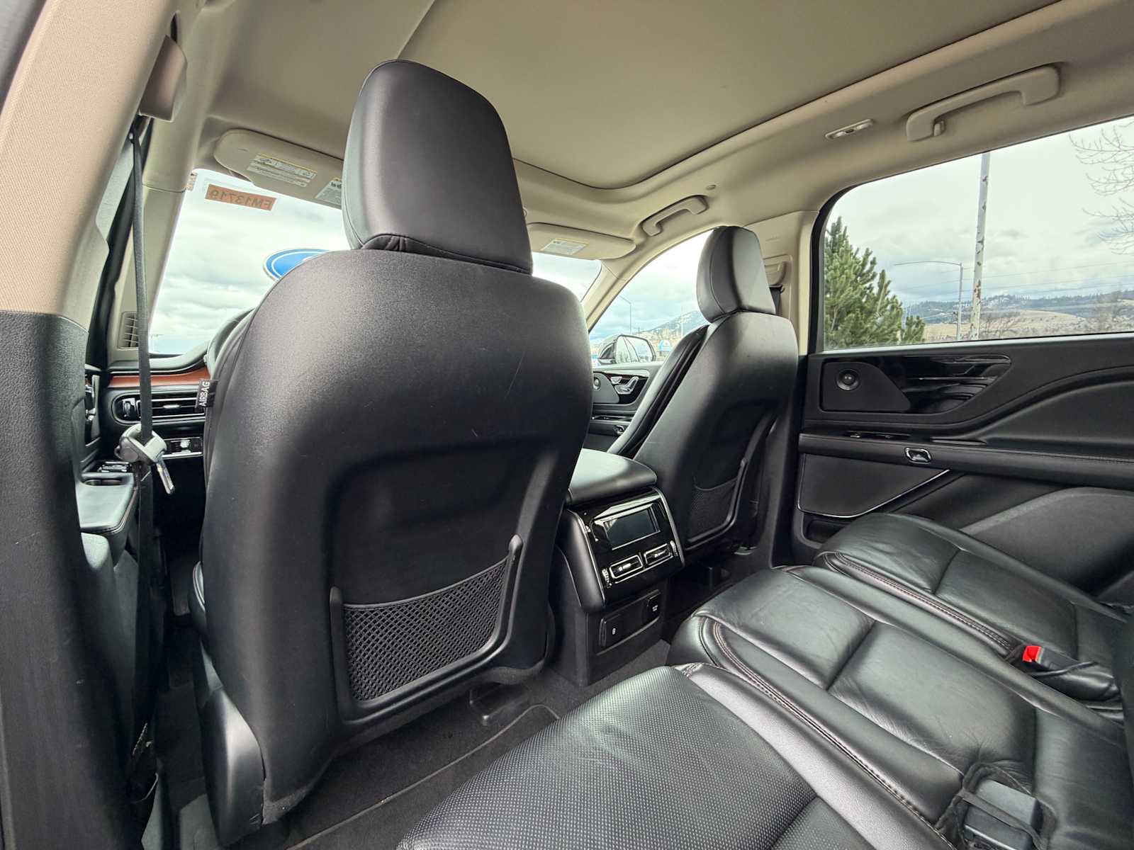 Thumbnail: 2022 Lincoln Aviator - 26