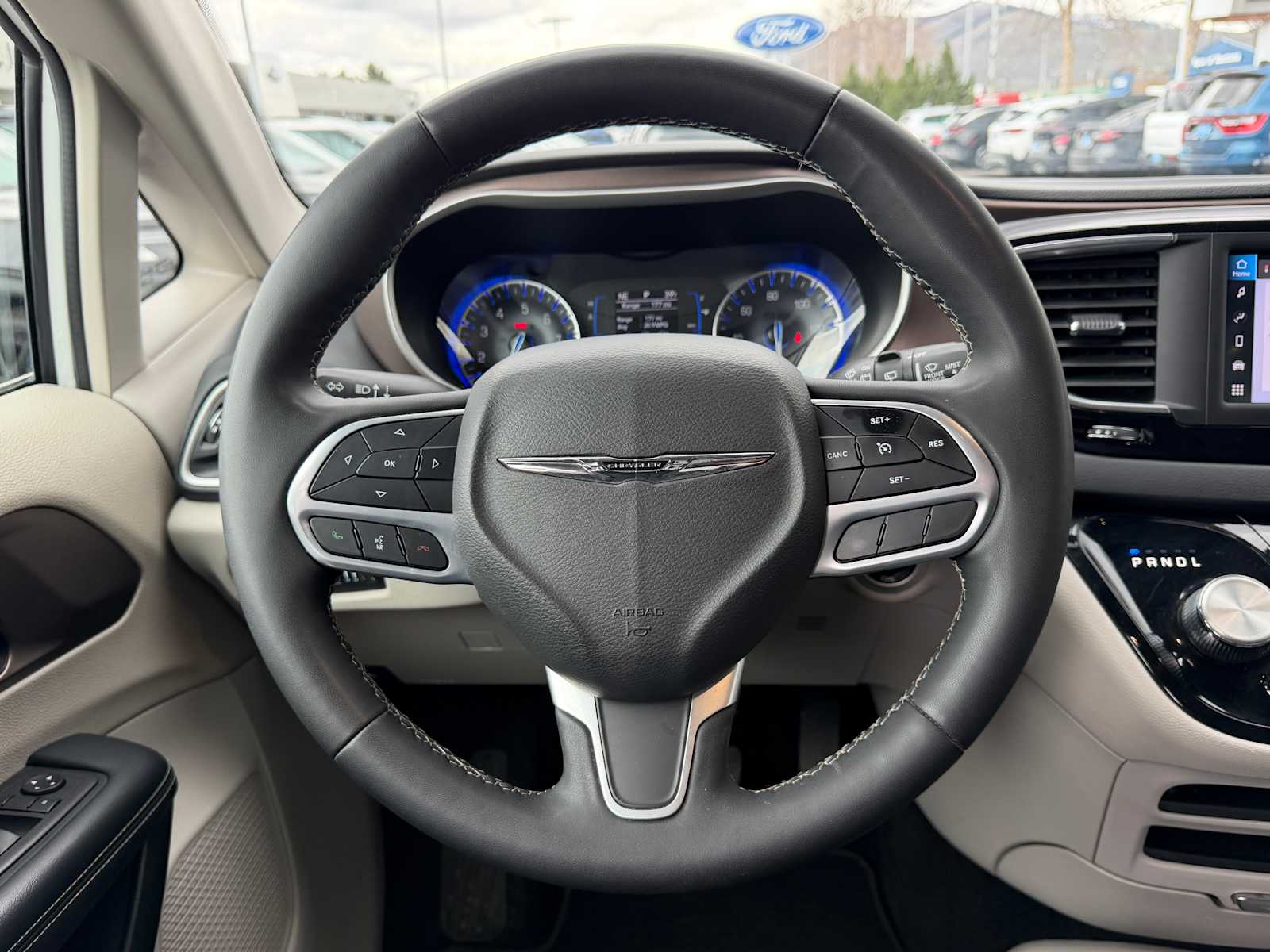 Thumbnail: 2023 Chrysler Voyager - 13