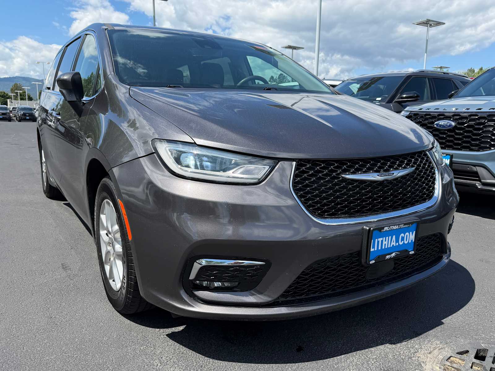 Thumbnail: 2023 Chrysler Pacifica - 4