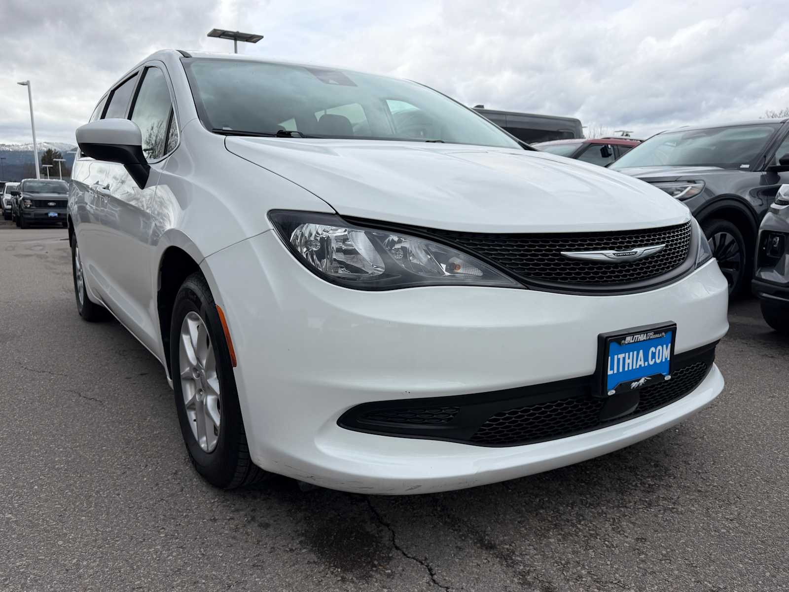 Thumbnail: 2023 Chrysler Voyager - 4