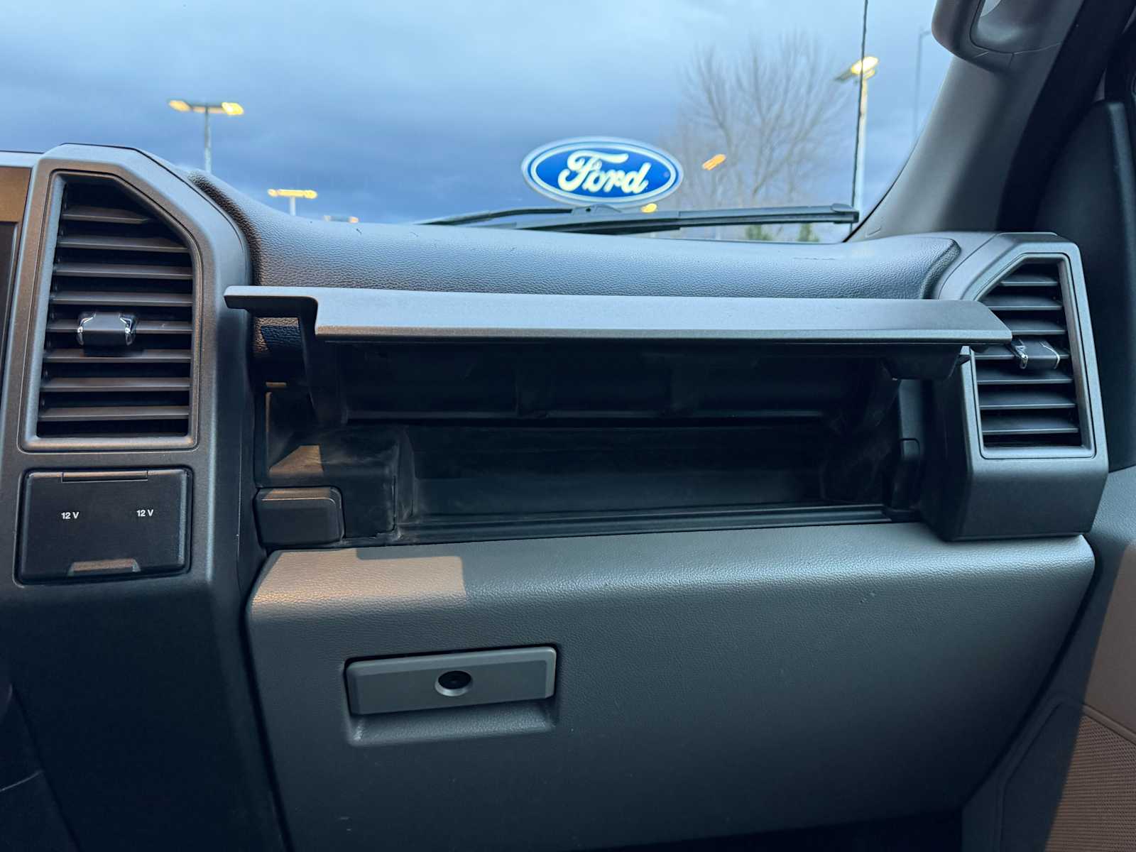 Thumbnail: 2019 Ford Econoline - 24