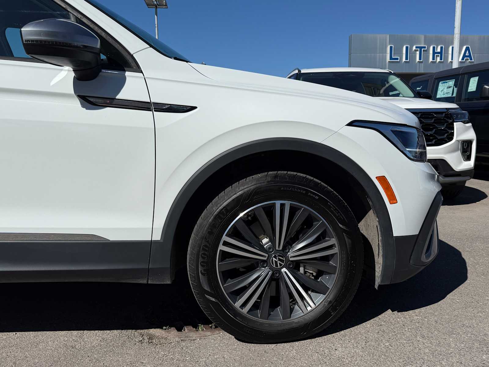 Thumbnail: 2024 Volkswagen Tiguan - 5