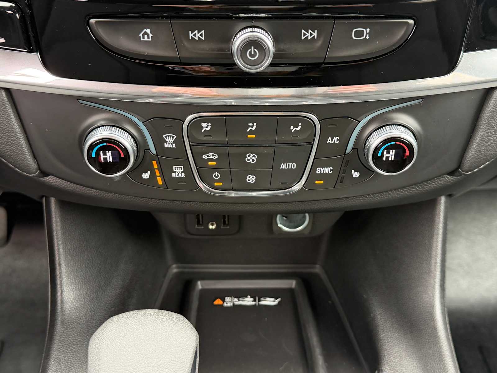 Thumbnail: 2023 Chevrolet Traverse - 16