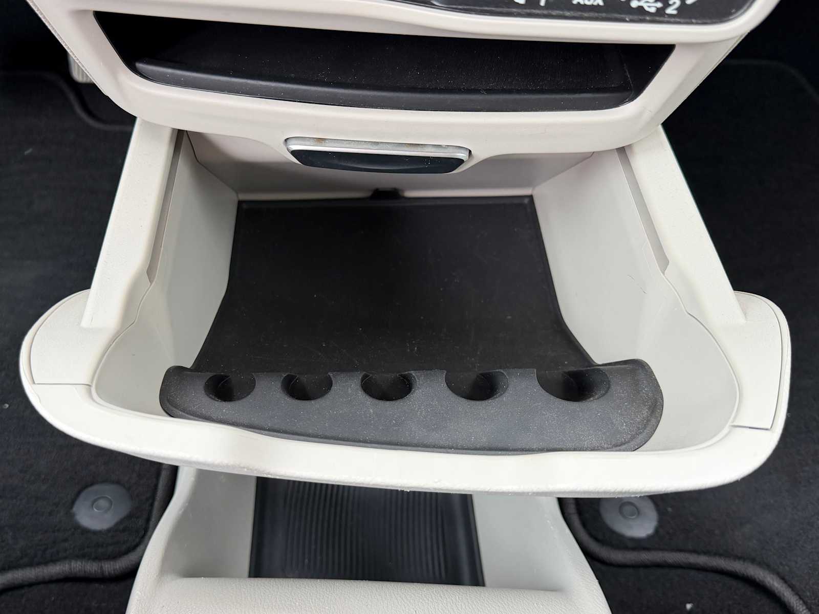 Thumbnail: 2023 Chrysler Voyager - 18