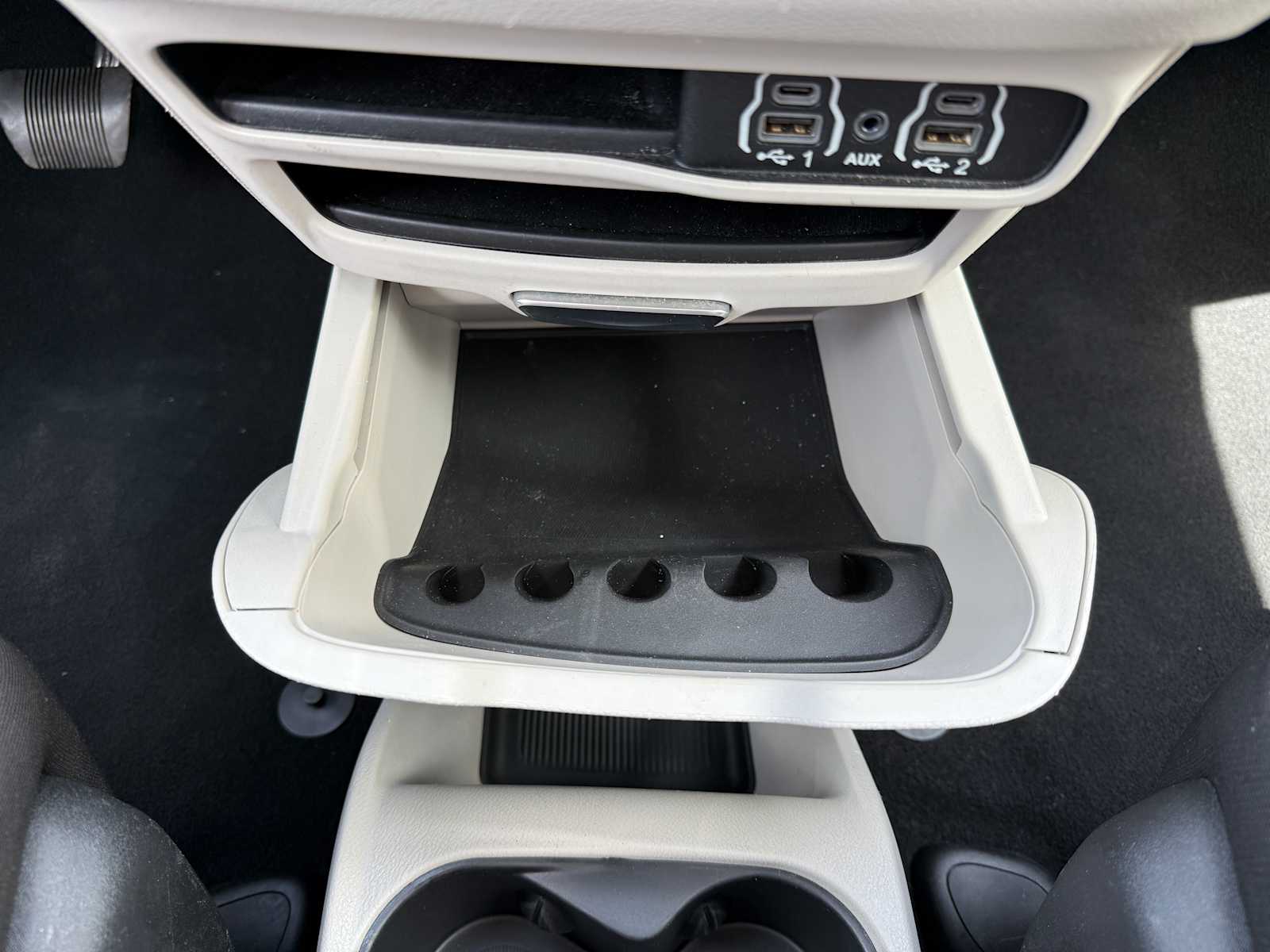2023 Chrysler Voyager LX 18