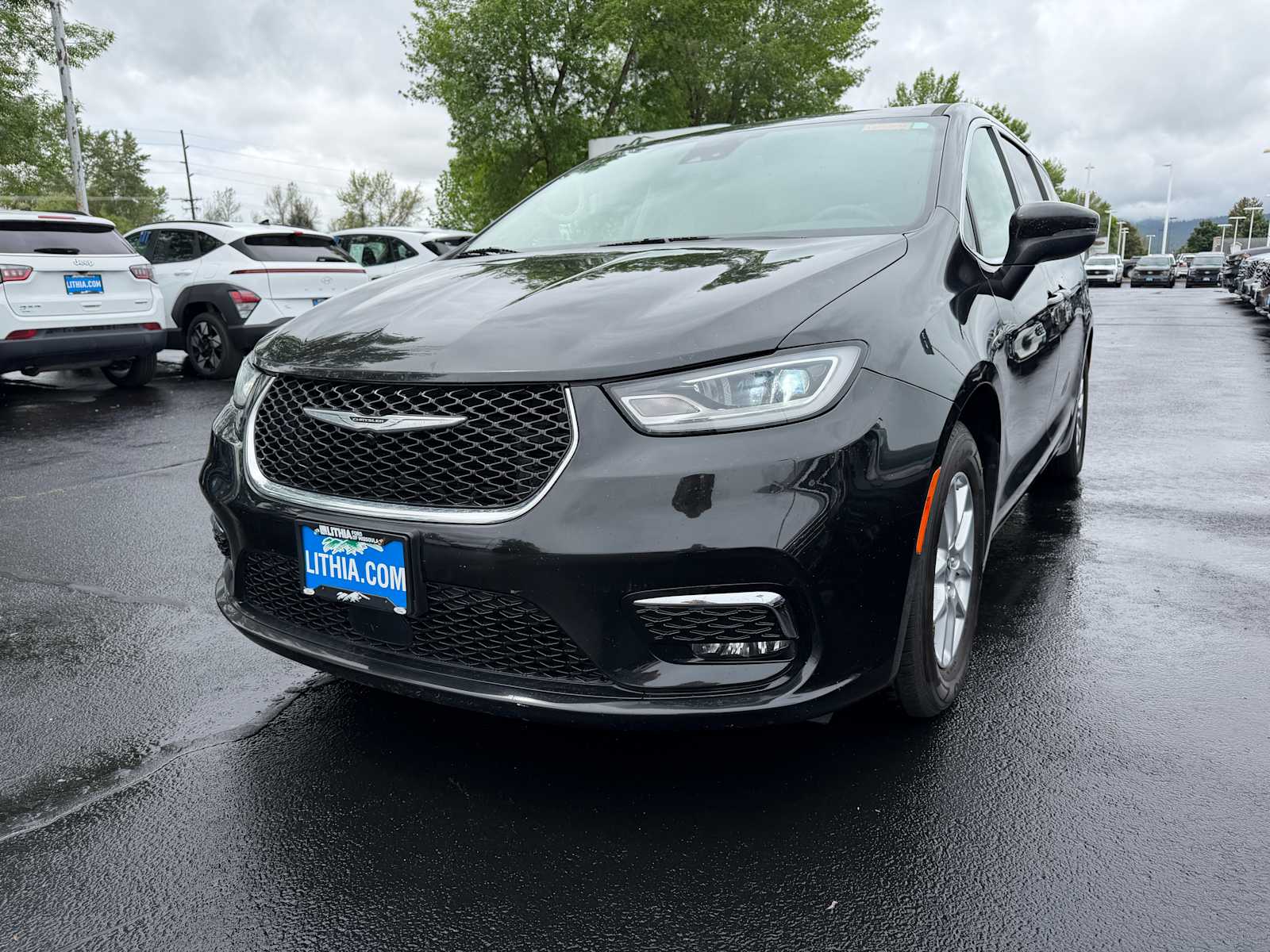 2023 Chrysler Pacifica Touring L's photo
