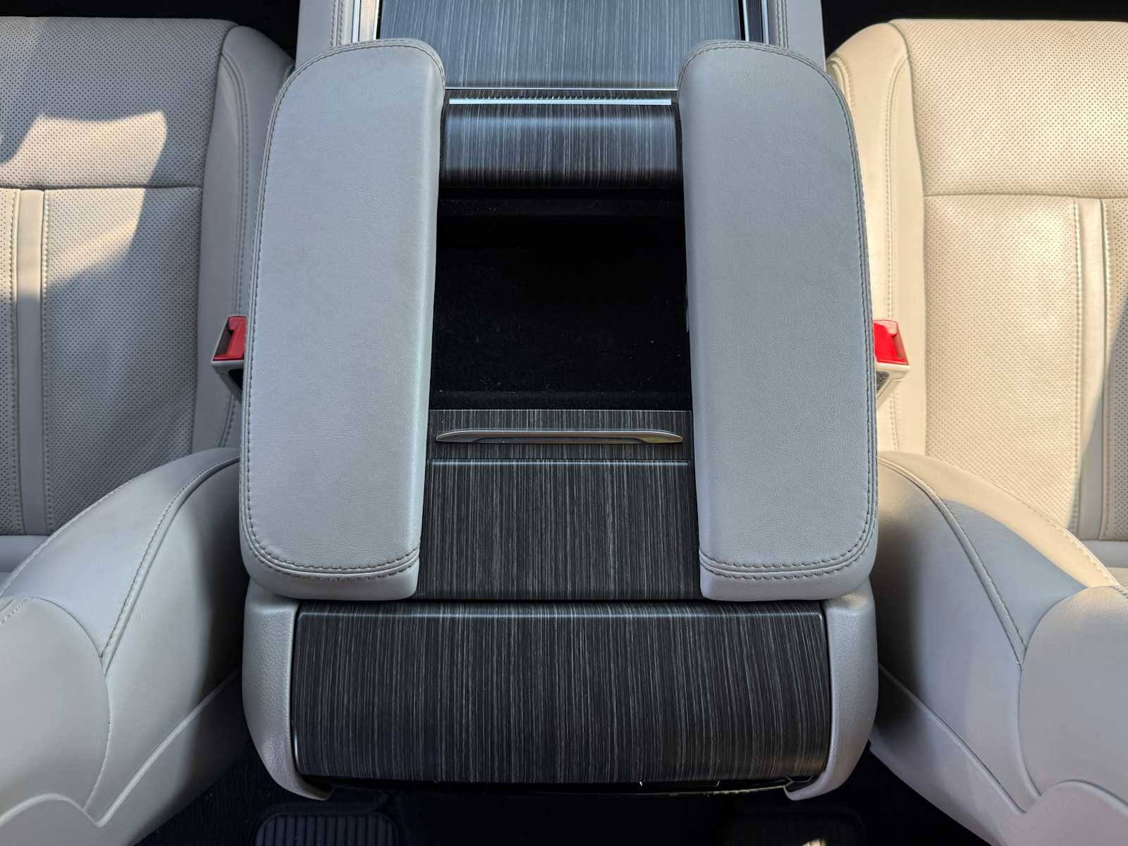 Thumbnail: 2023 Jeep Wagoneer - 21