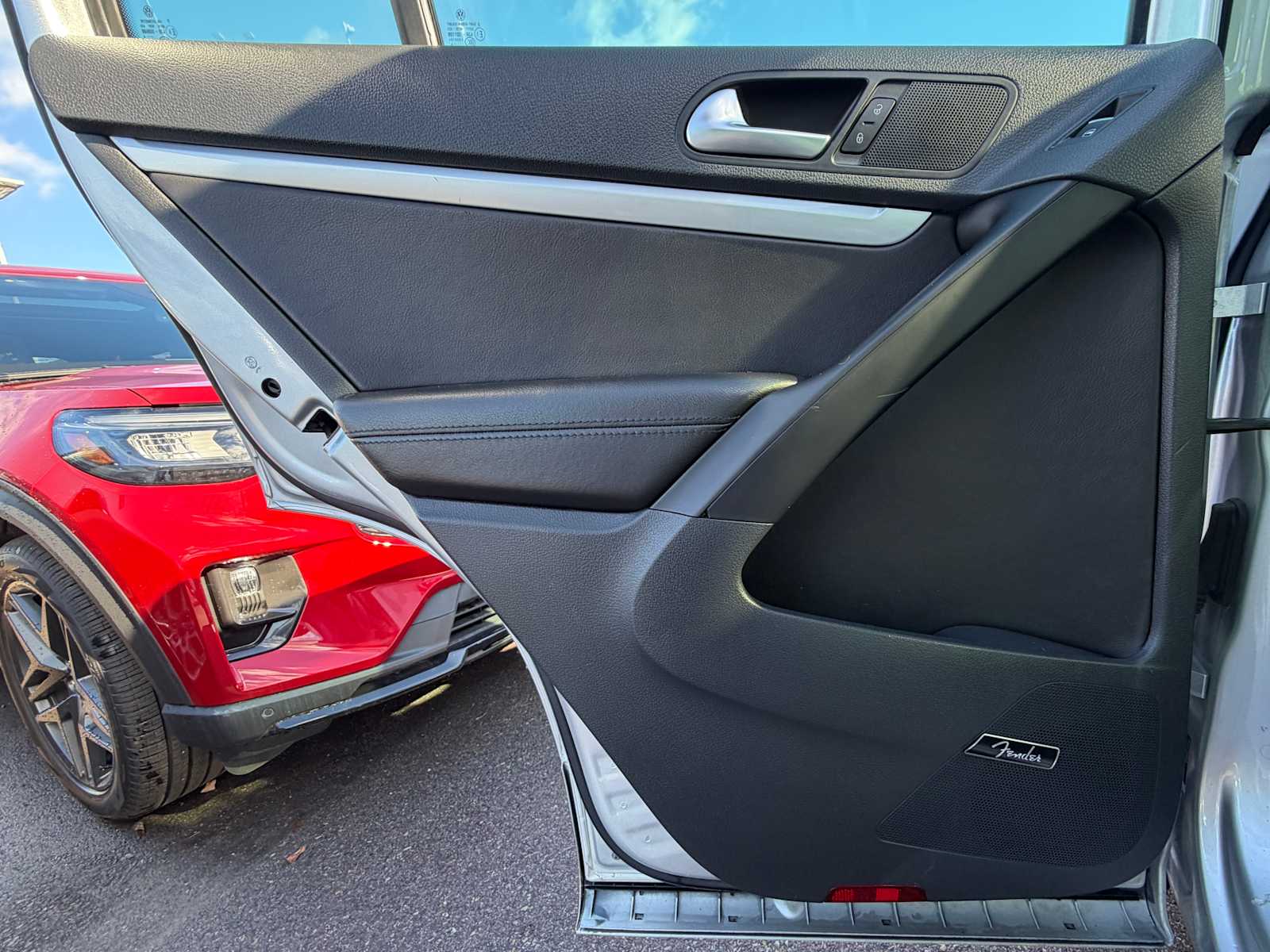 Thumbnail: 2014 Volkswagen Tiguan - 24