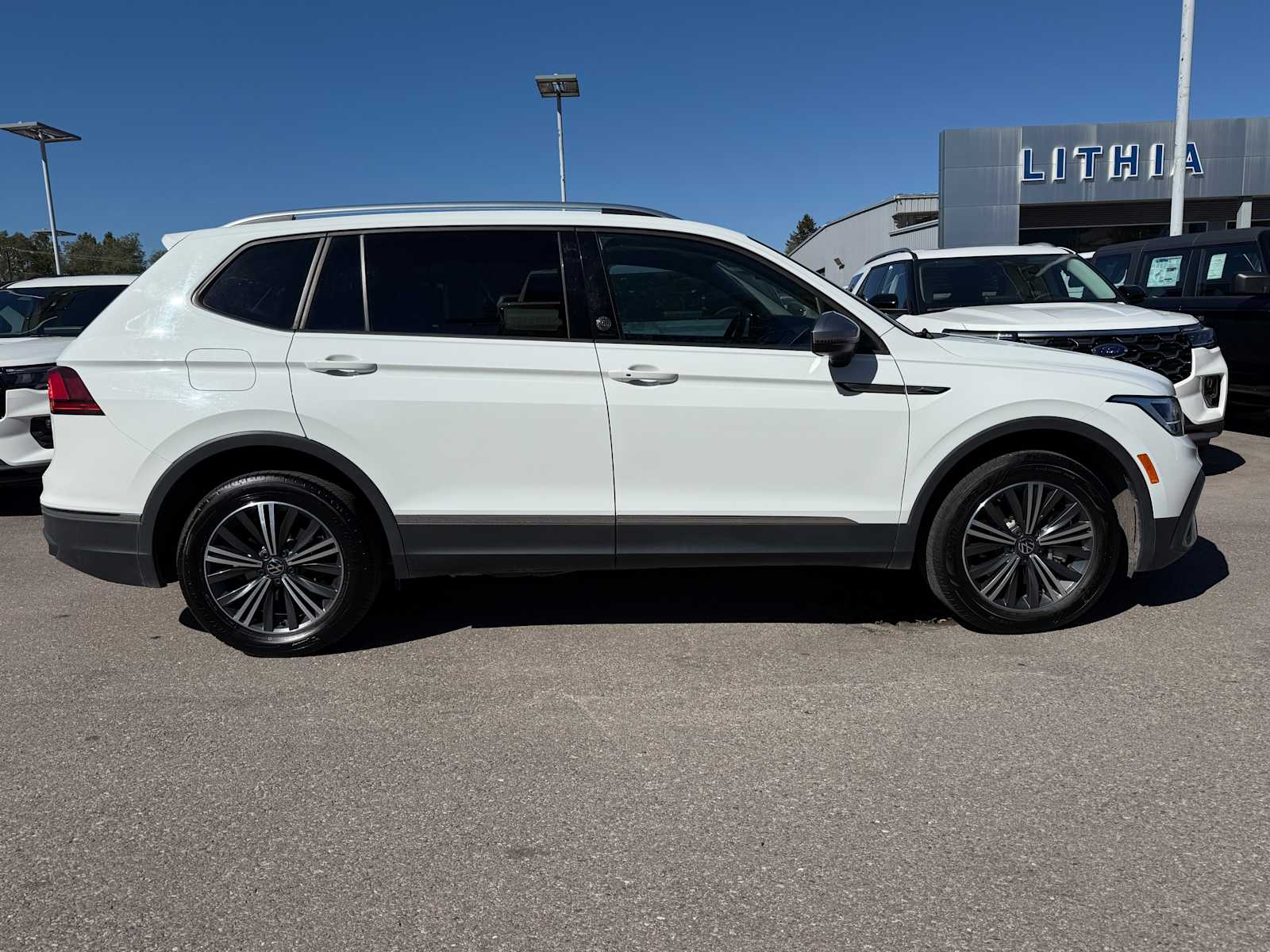 Thumbnail: 2024 Volkswagen Tiguan - 6