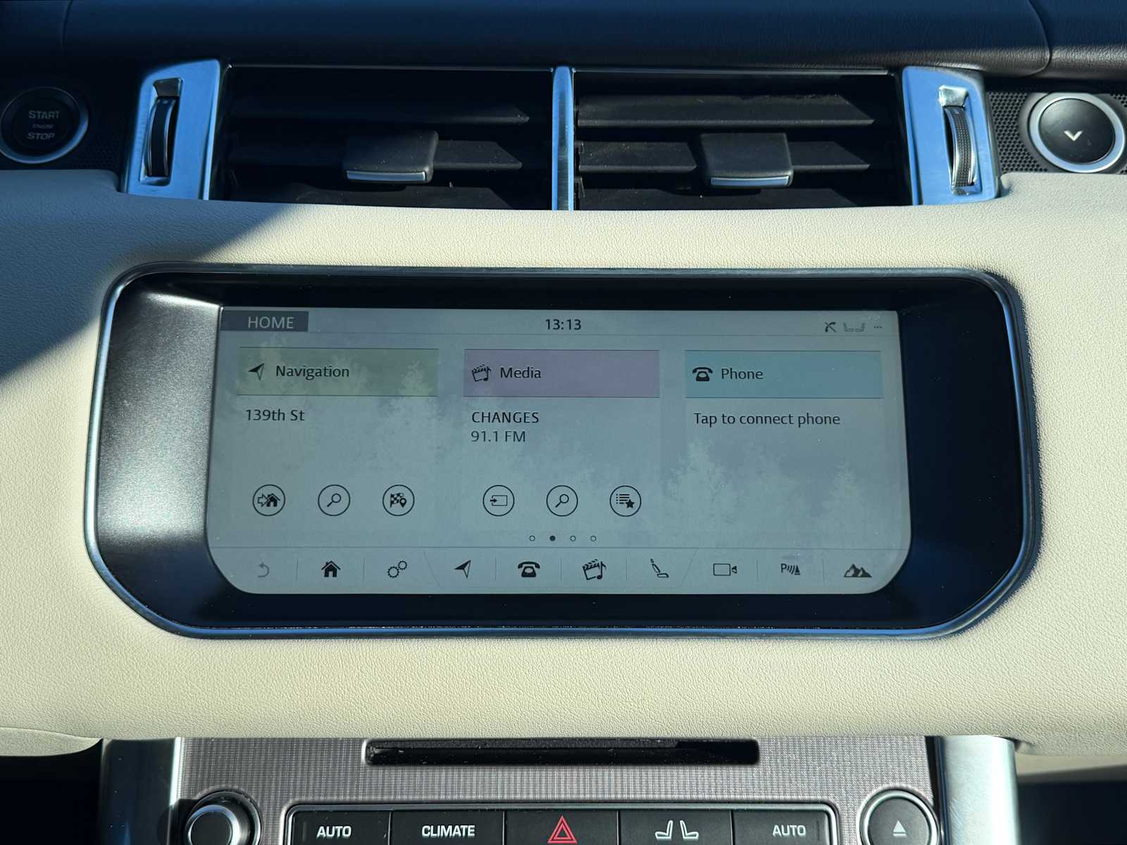 Thumbnail: 2017 Land Rover Range Rover Sport - 16