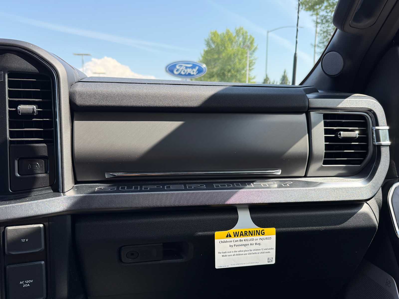 2025 Ford F-350 Super Duty Platinum - Photo 25