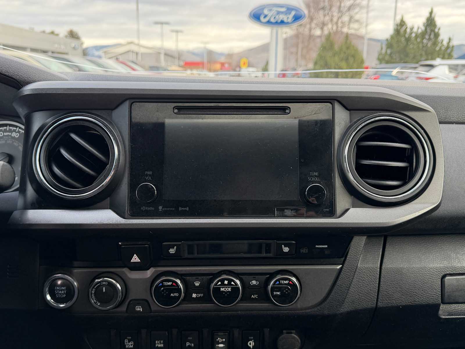 Thumbnail: 2017 Toyota Tacoma - 15