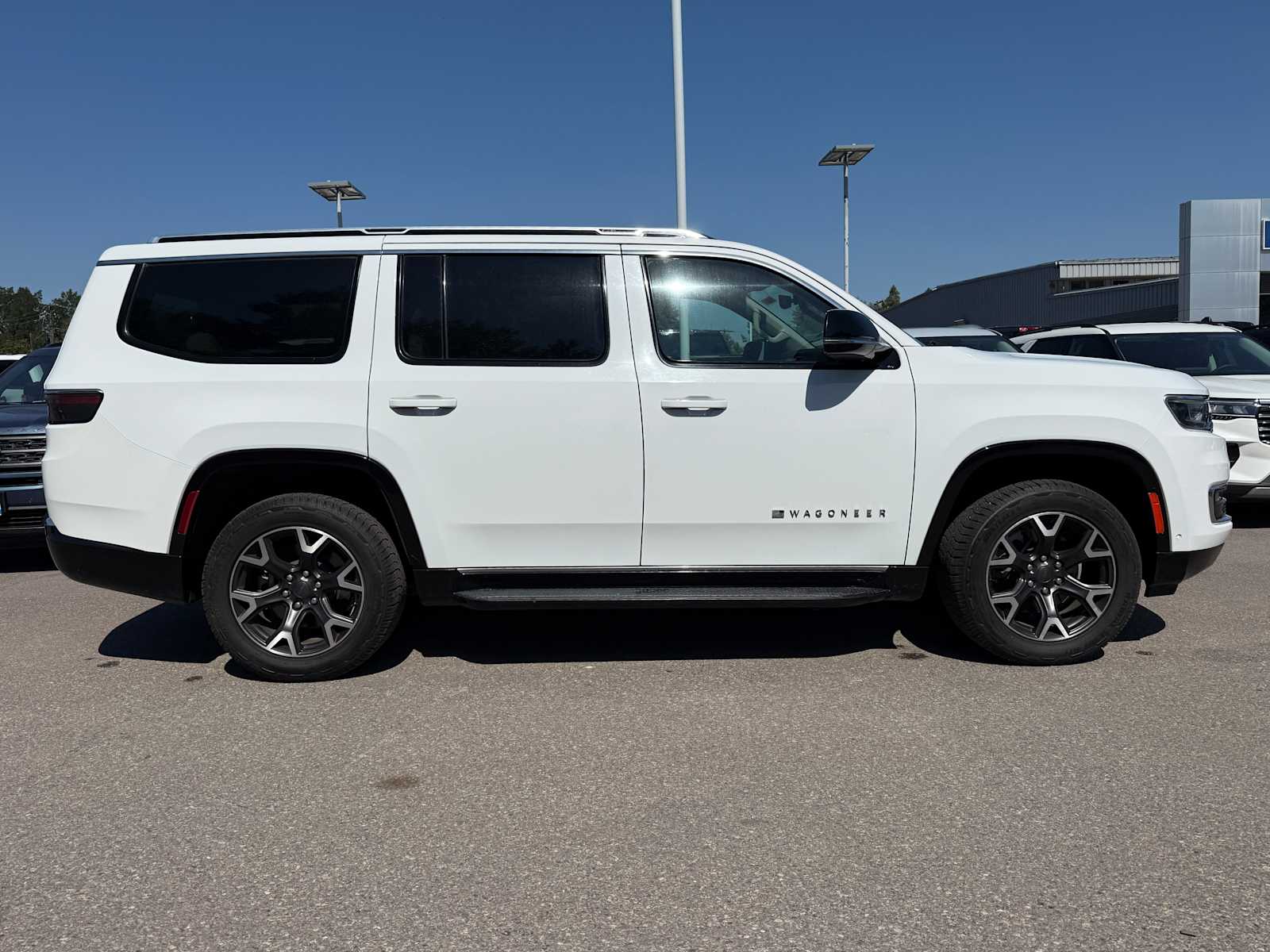 Thumbnail: 2023 Jeep Wagoneer - 6