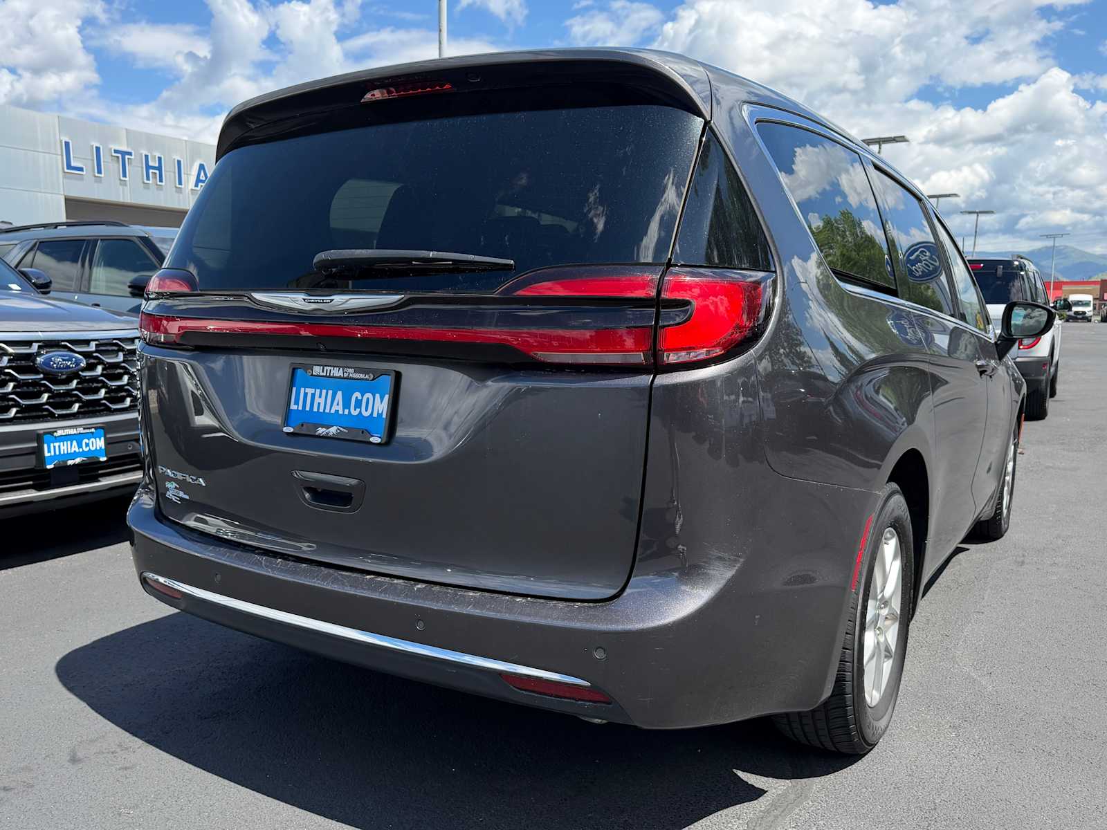 Thumbnail: 2023 Chrysler Pacifica - 7