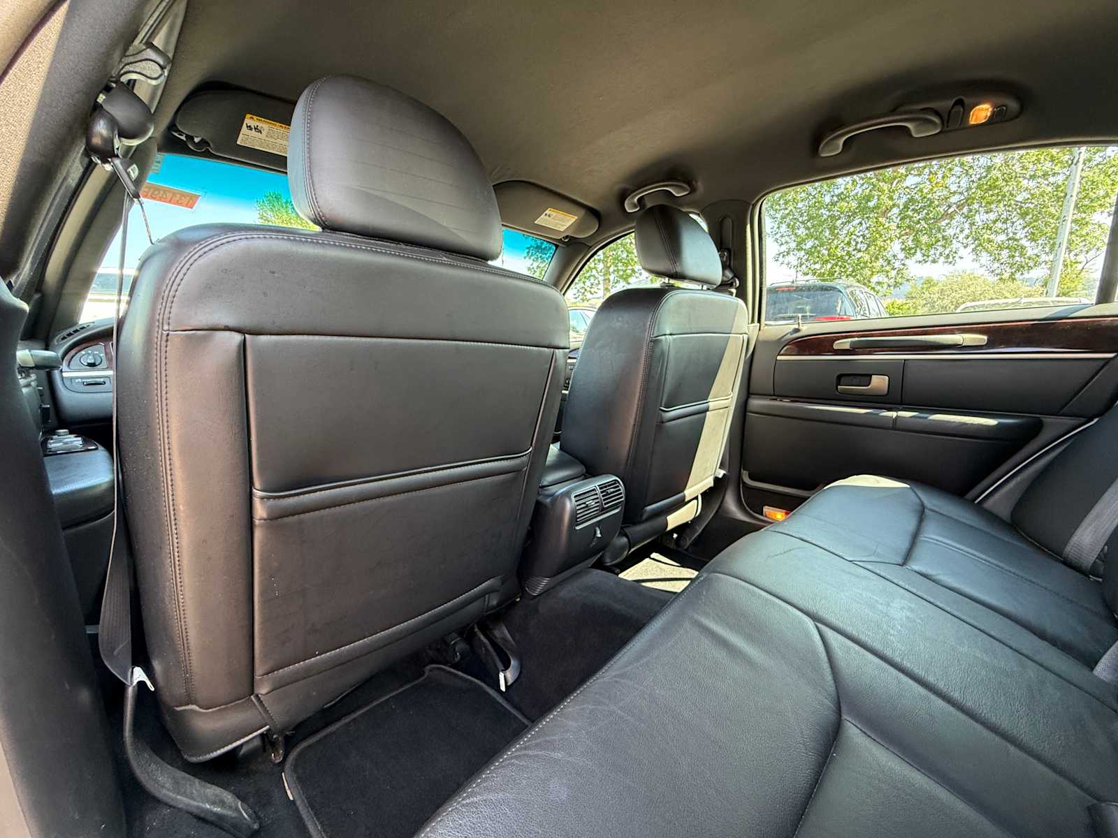 Thumbnail: 2009 Lincoln Town Car - 24