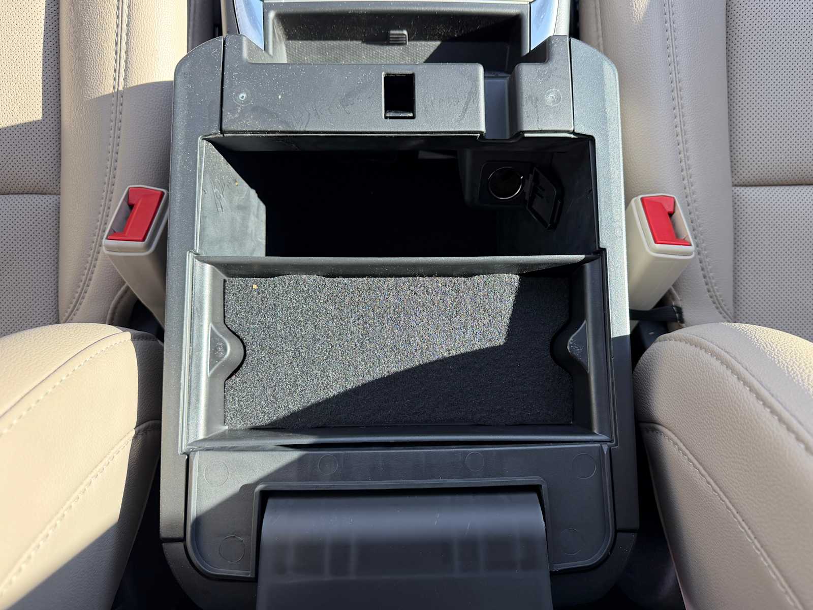 Thumbnail: 2022 Ford Explorer - 23