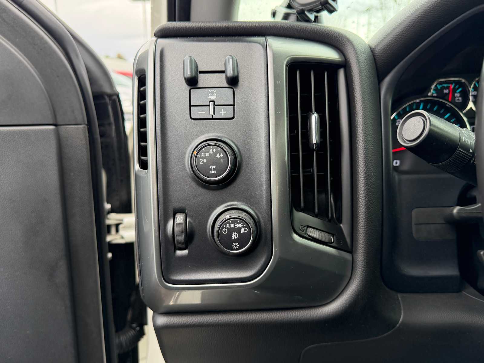 Thumbnail: 2015 Chevrolet Silverado 1500 - 11