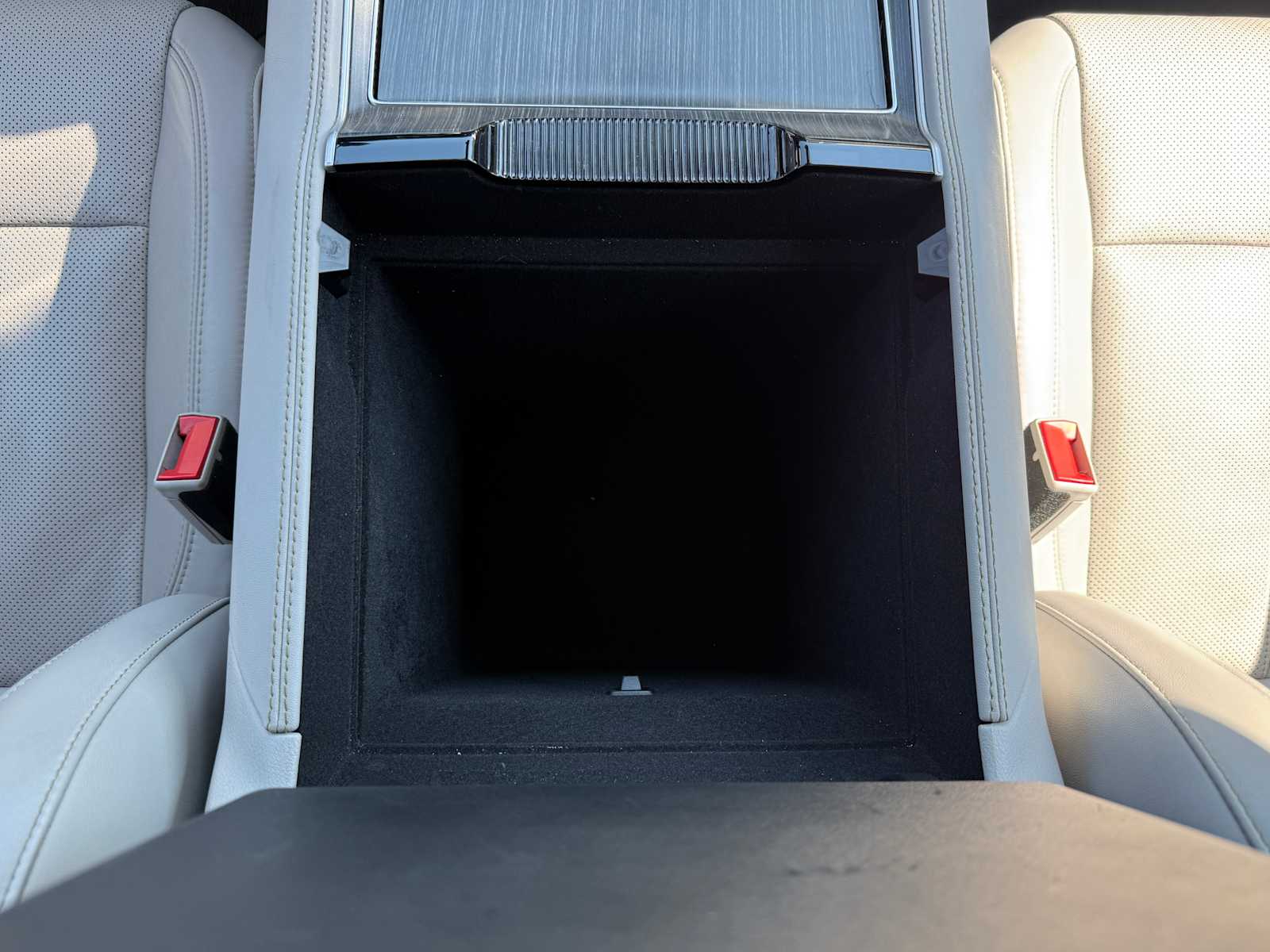 Thumbnail: 2023 Jeep Wagoneer - 22