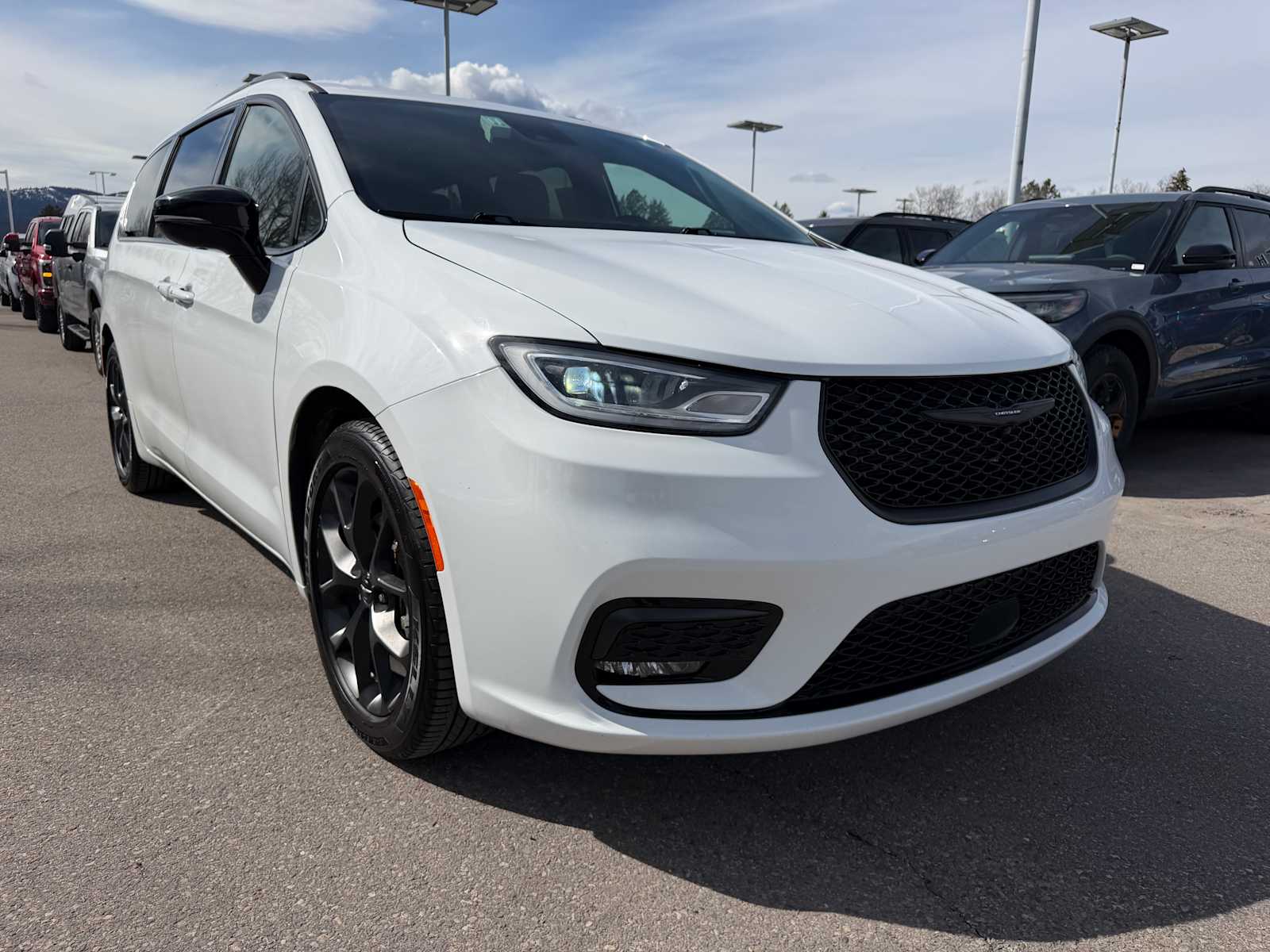 Thumbnail: 2025 Chrysler Pacifica - 5