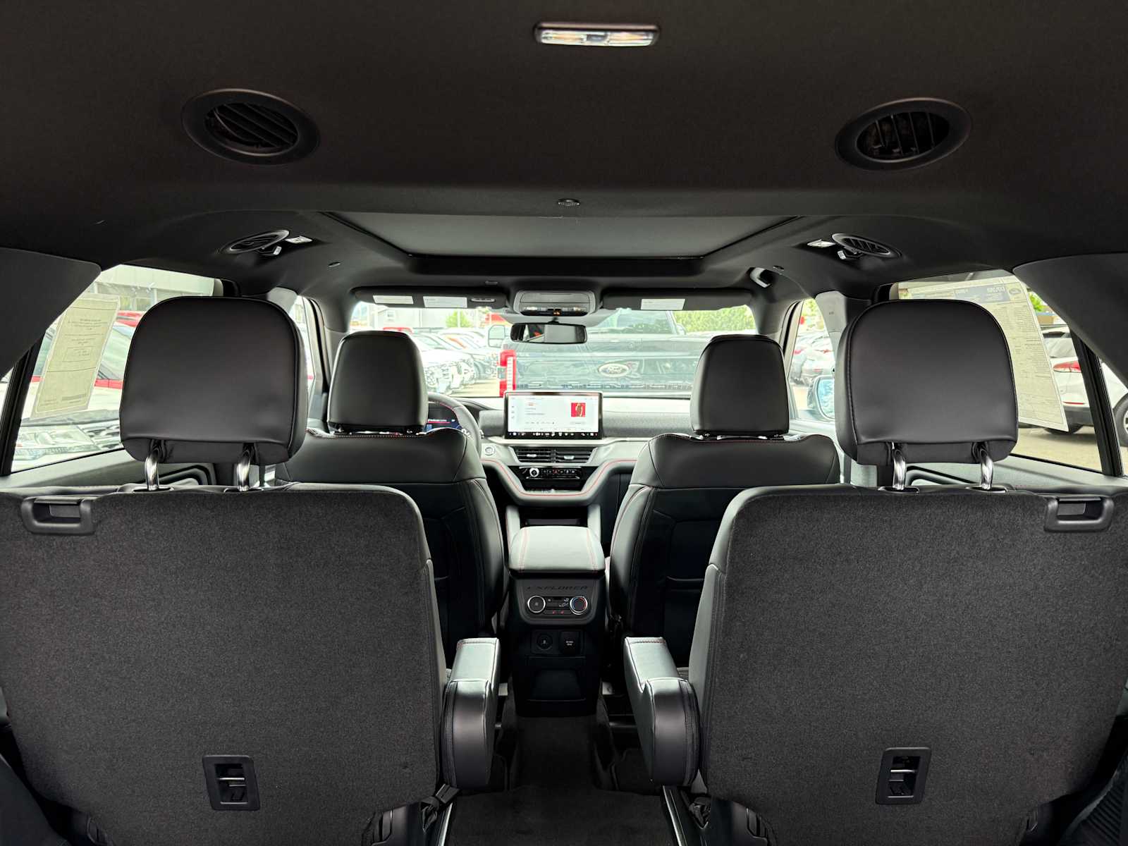 2025 Ford Explorer ST-Line 29