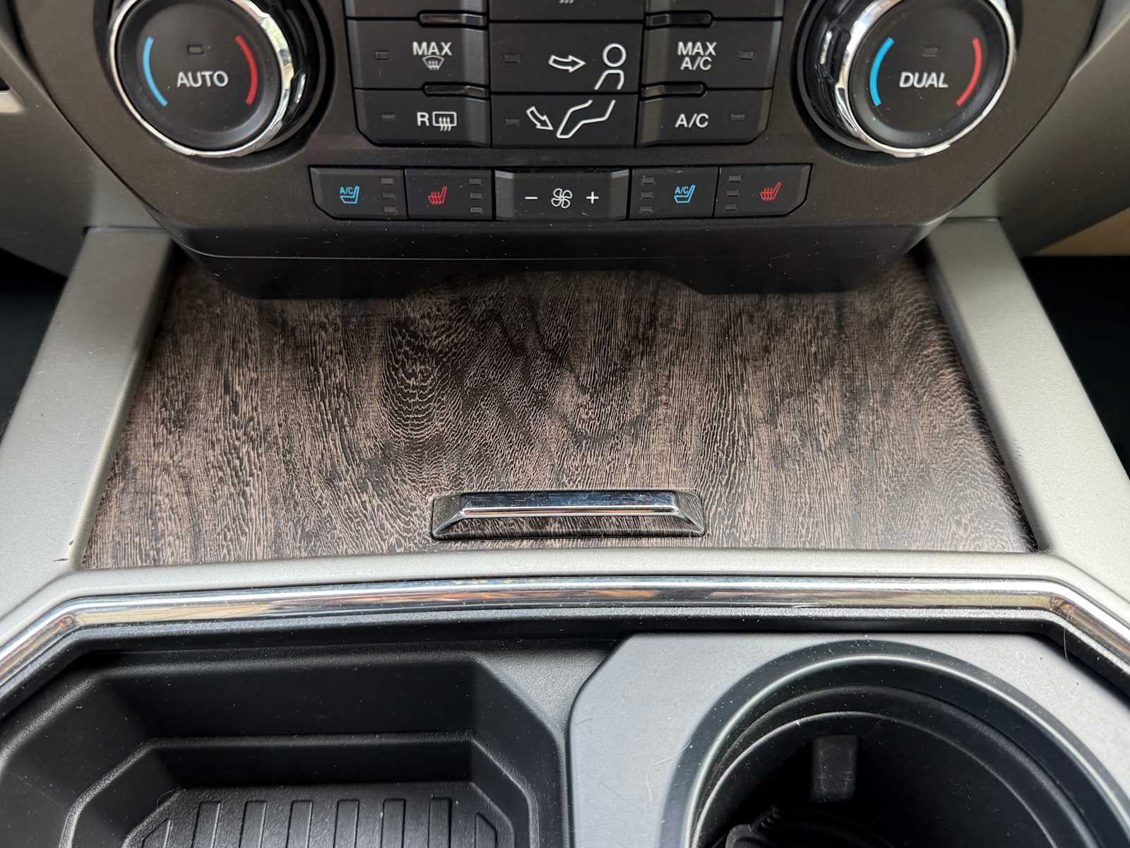 Thumbnail: 2019 Ford Econoline - 18