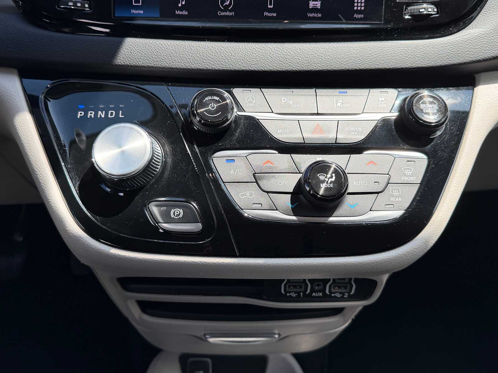 Thumbnail: 2023 Chrysler Pacifica - 16