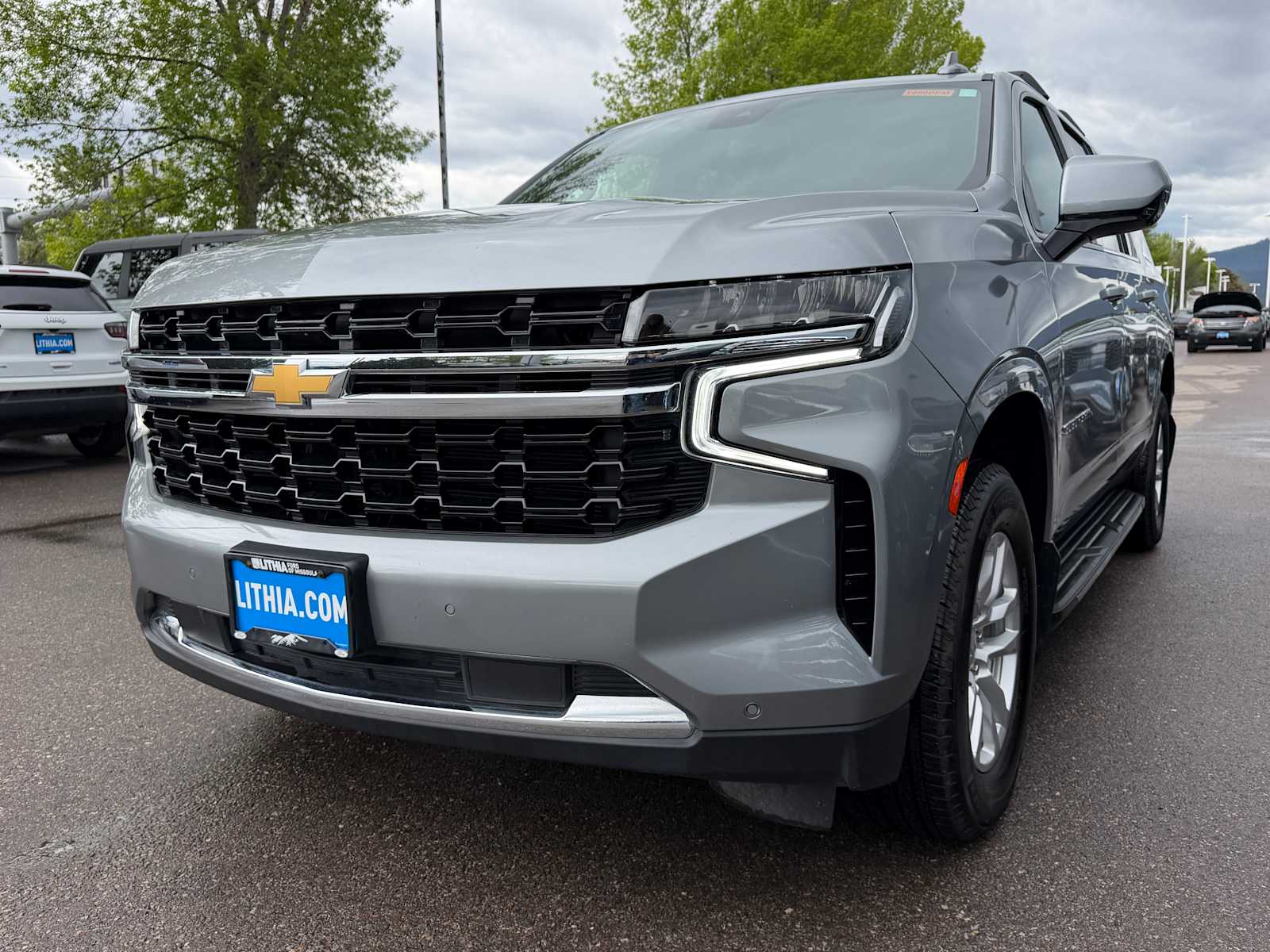 2024 Chevrolet Suburban 4WD 1500 LS's photo