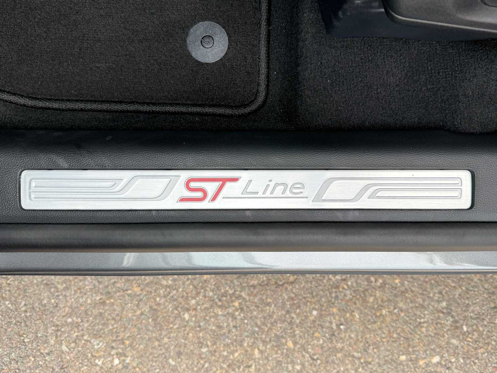 2025 Ford Explorer ST-Line 11
