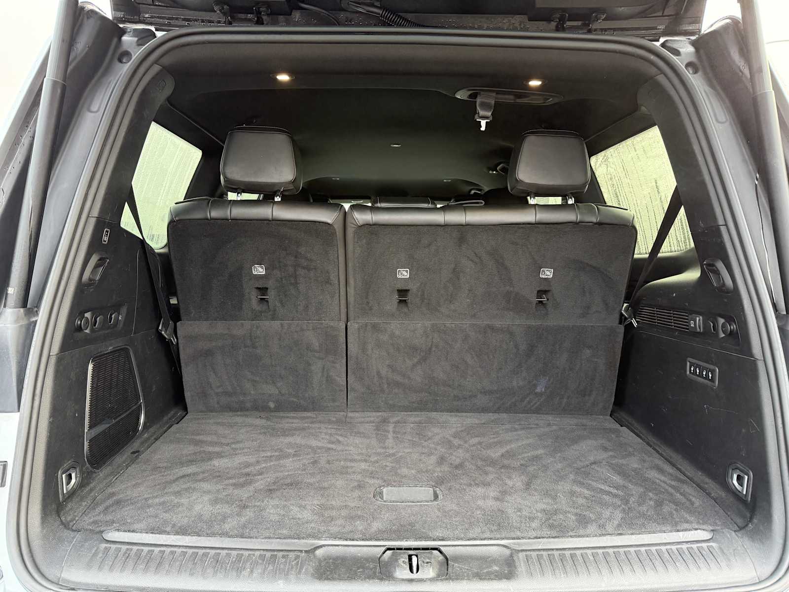 Thumbnail: 2022 Jeep Wagoneer - 10