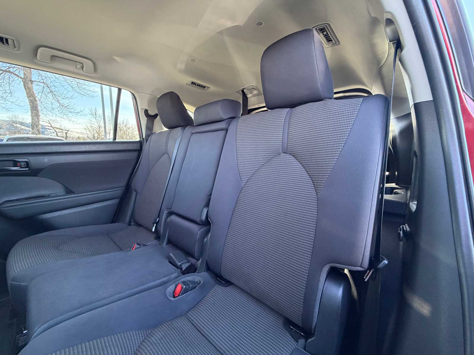 Thumbnail: 2022 Toyota Highlander - 24