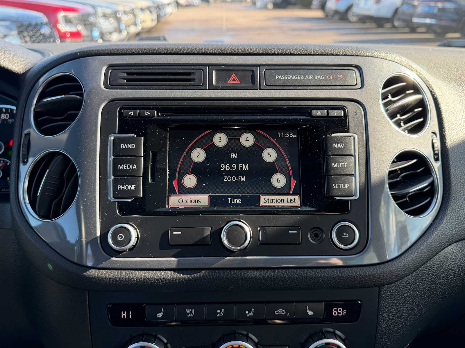 Thumbnail: 2014 Volkswagen Tiguan - 16