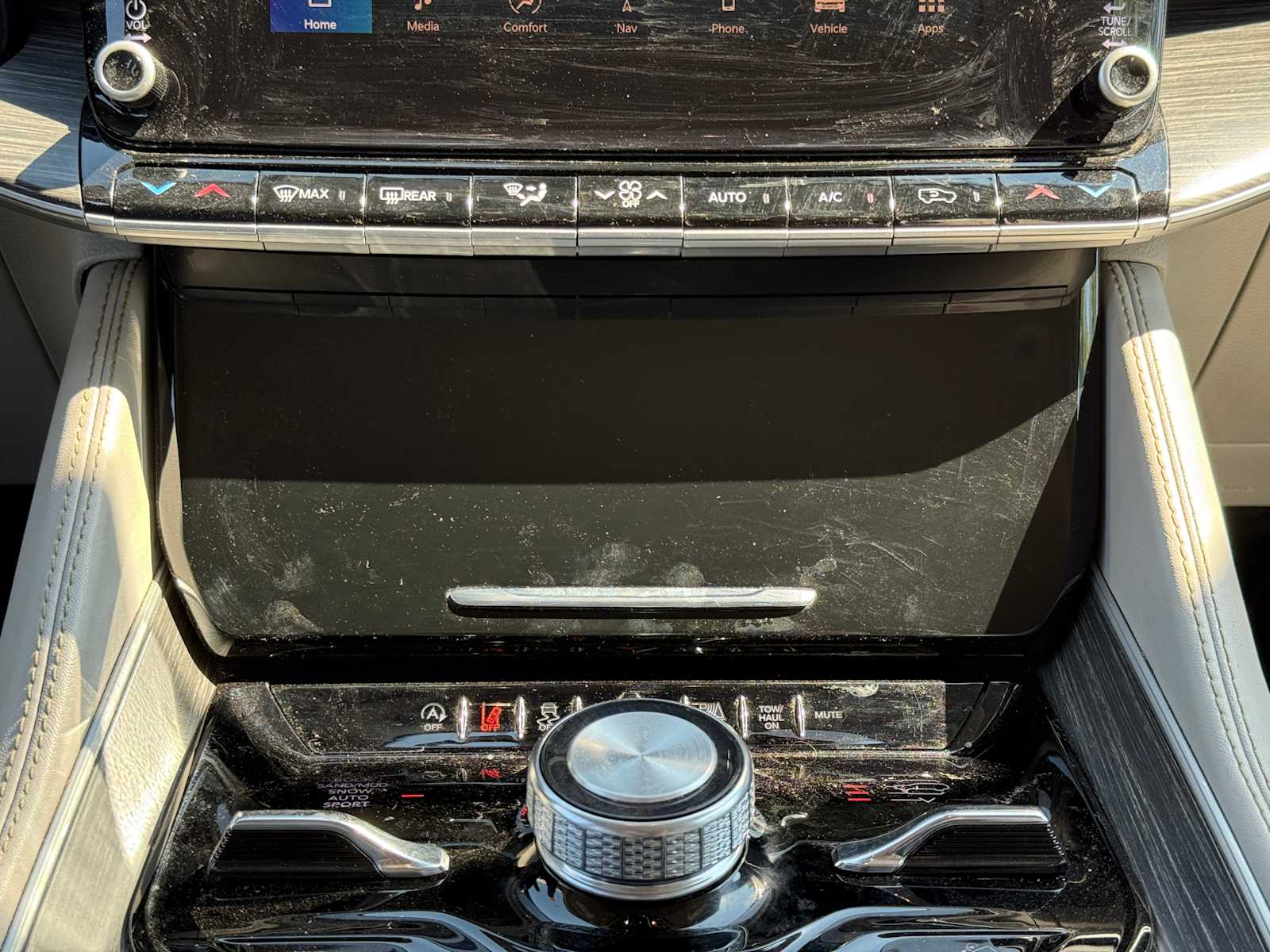 Thumbnail: 2023 Jeep Wagoneer - 17