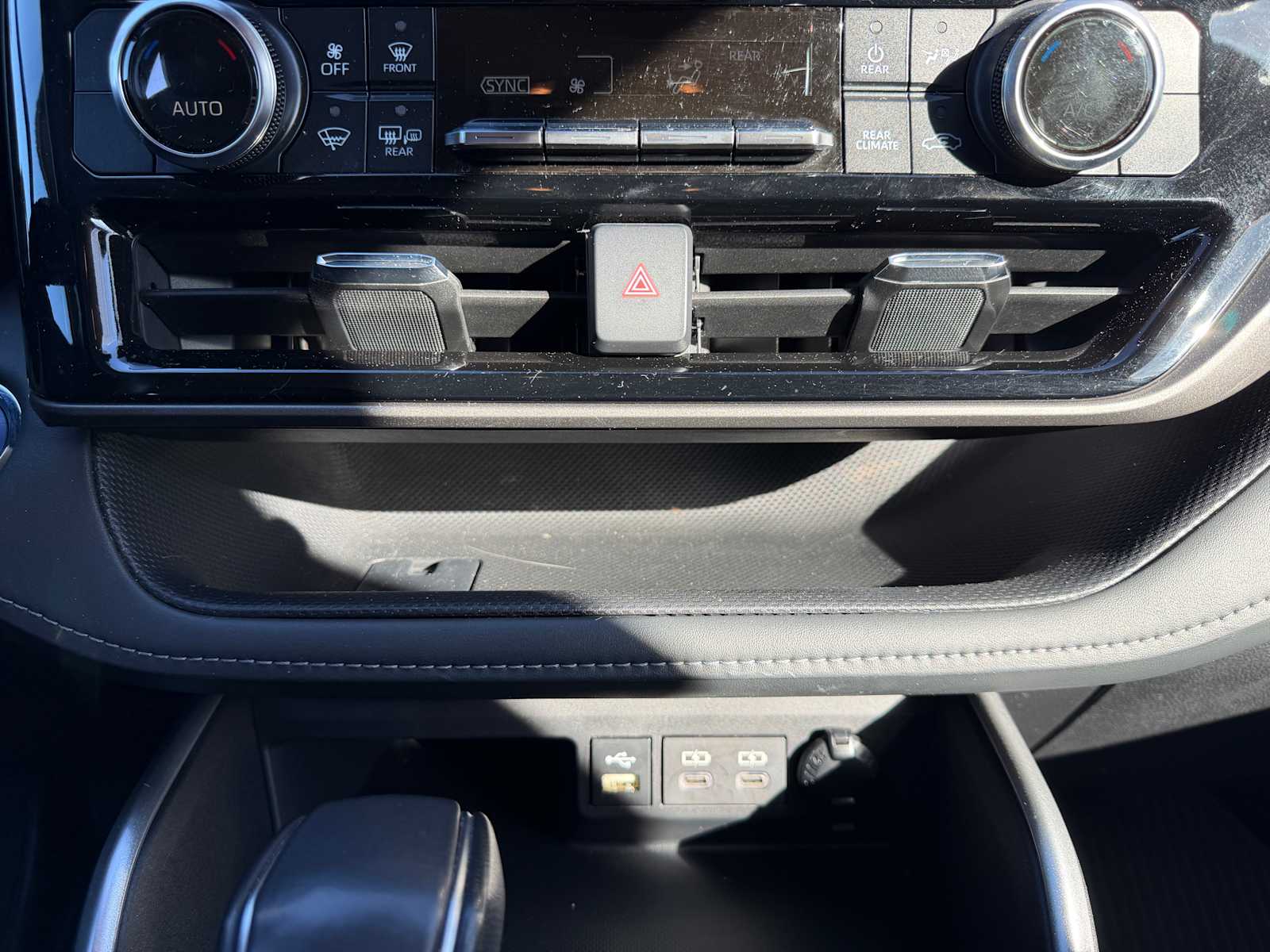 Thumbnail: 2022 Toyota Highlander - 16