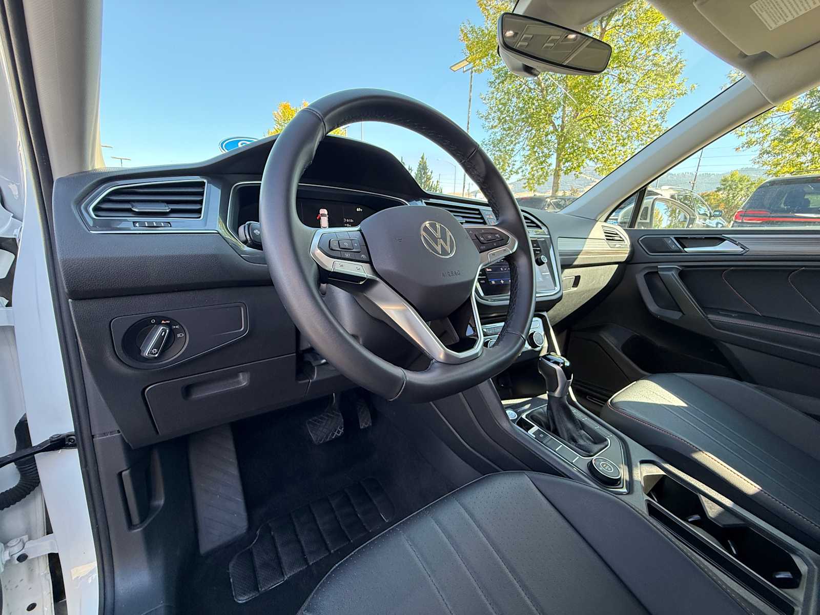 Thumbnail: 2024 Volkswagen Tiguan - 12