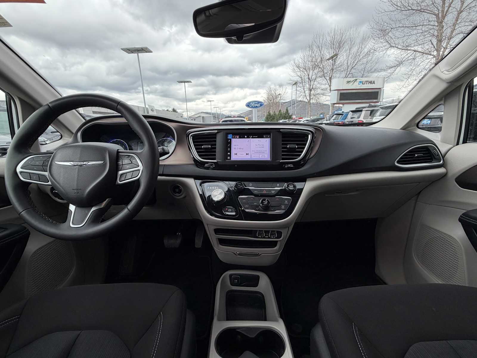 Thumbnail: 2023 Chrysler Voyager - 26