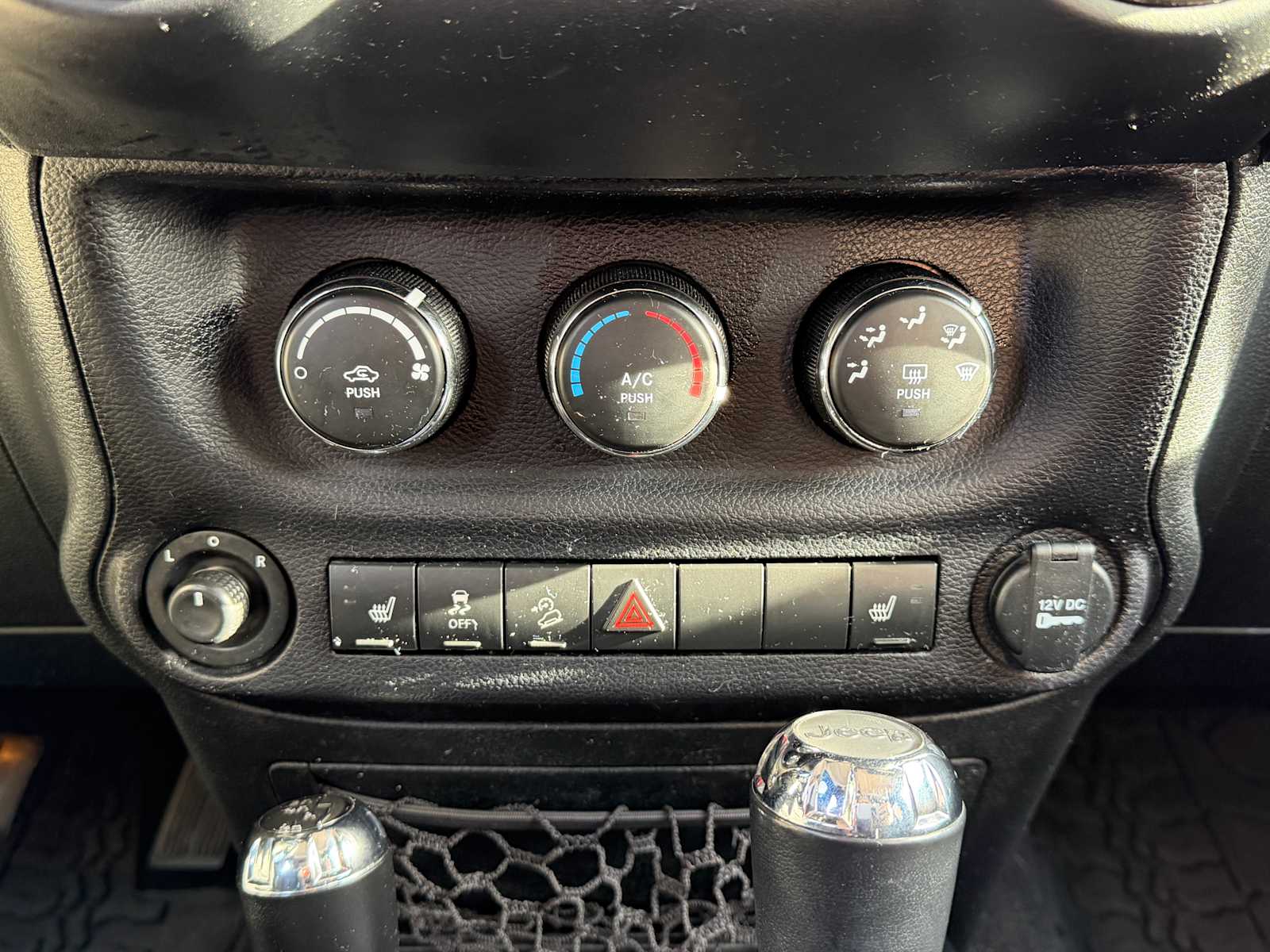 Thumbnail: 2018 Jeep Wrangler - 17