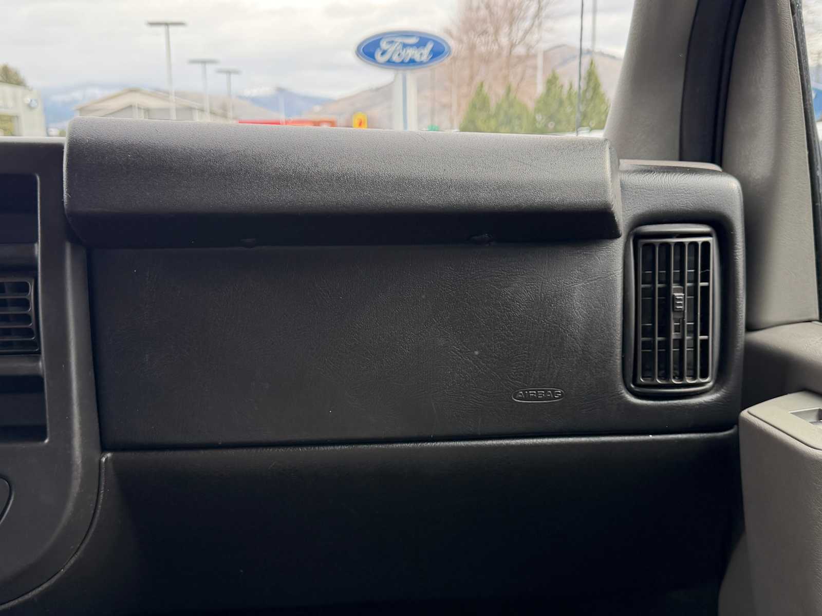 Thumbnail: 2015 Chevrolet Express - 21